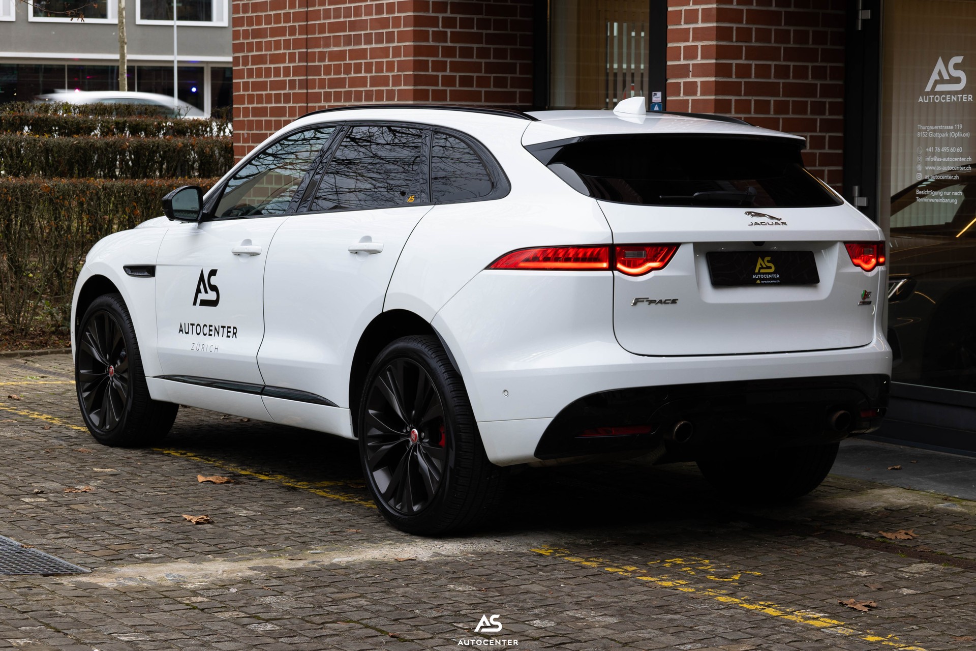JAGUAR F-Pace V6 S AWD 380 PS (CH) Vollausstattung | BlackPack | AHK-showroom-element-3