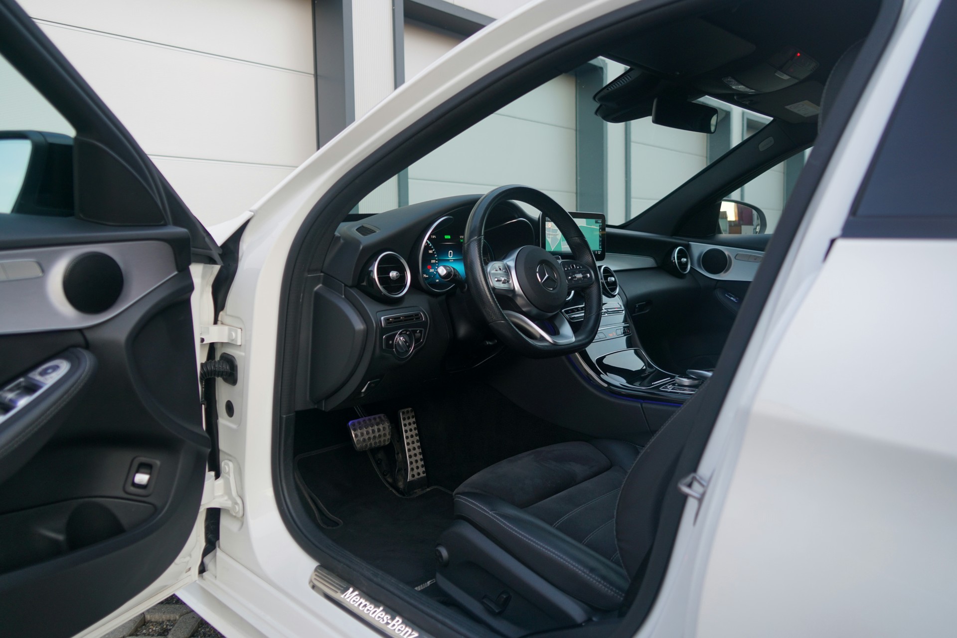 MERCEDES-BENZ C 200 AMG Line 4Matic 9G-Tronic (CH)-image-4