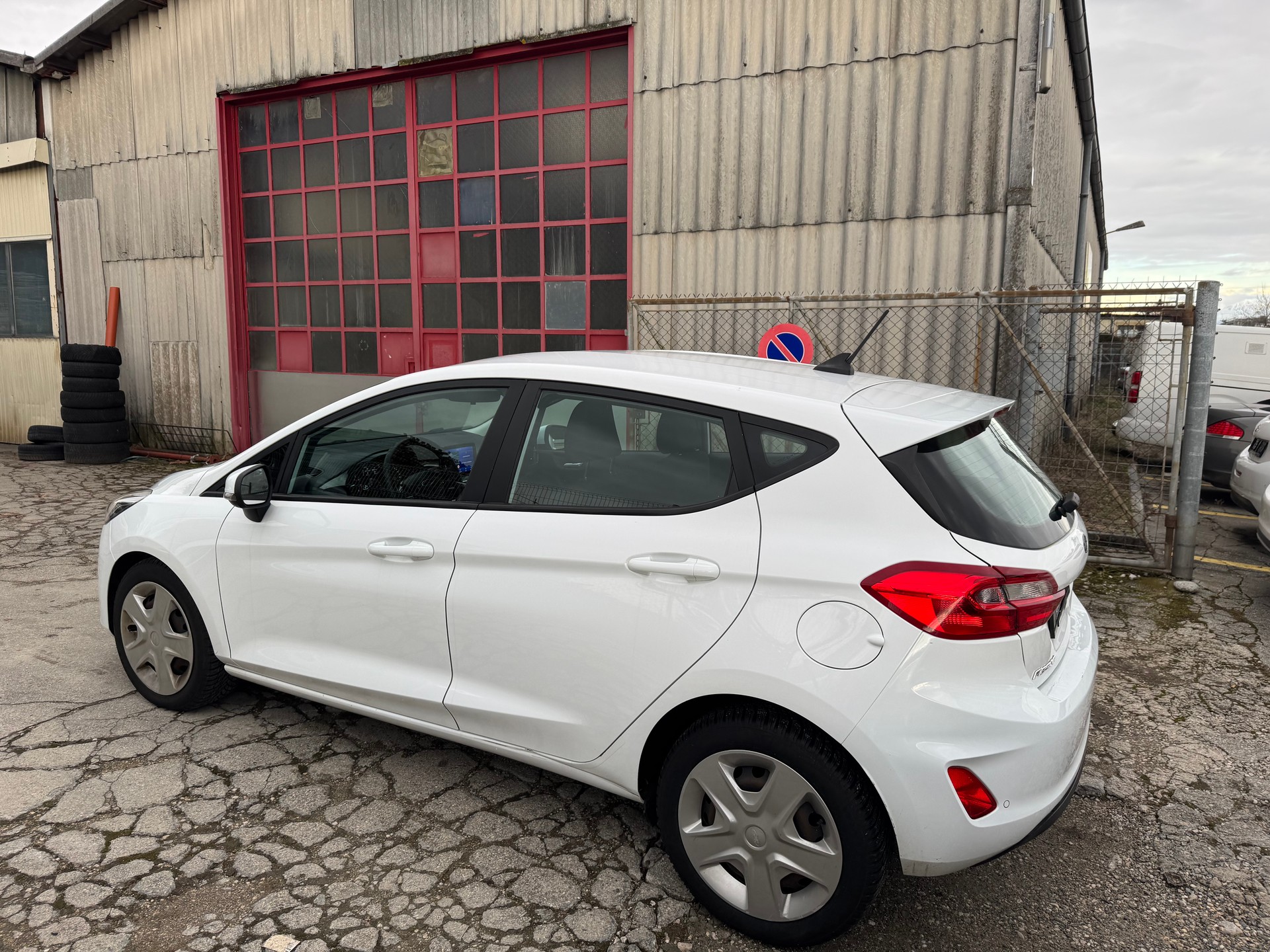 FORD Fiesta 1.0 SCTi Cool & Connect-image-2