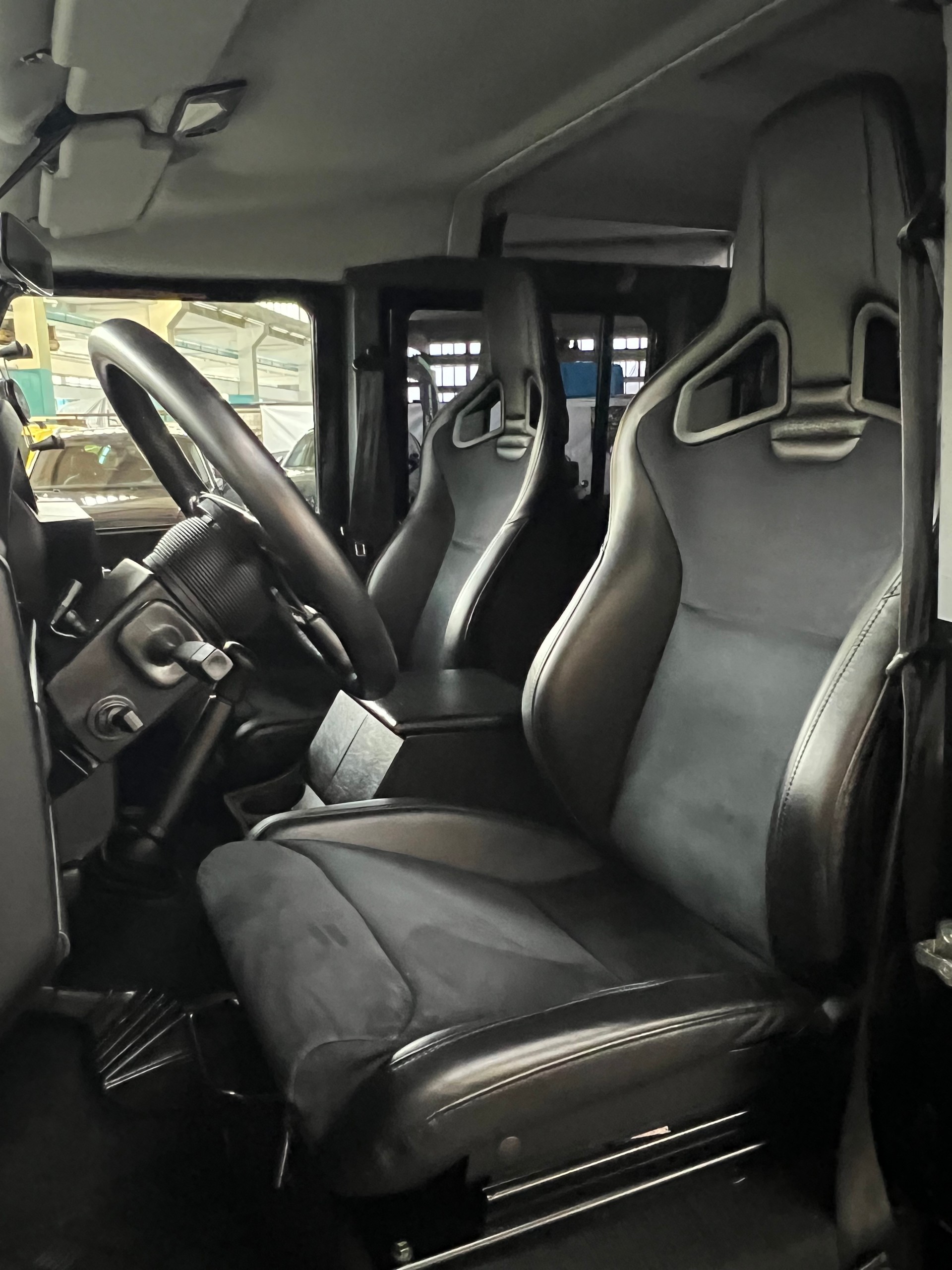 LAND ROVER Defender 110 2.2 TD4 Station Wagon SE-image-19