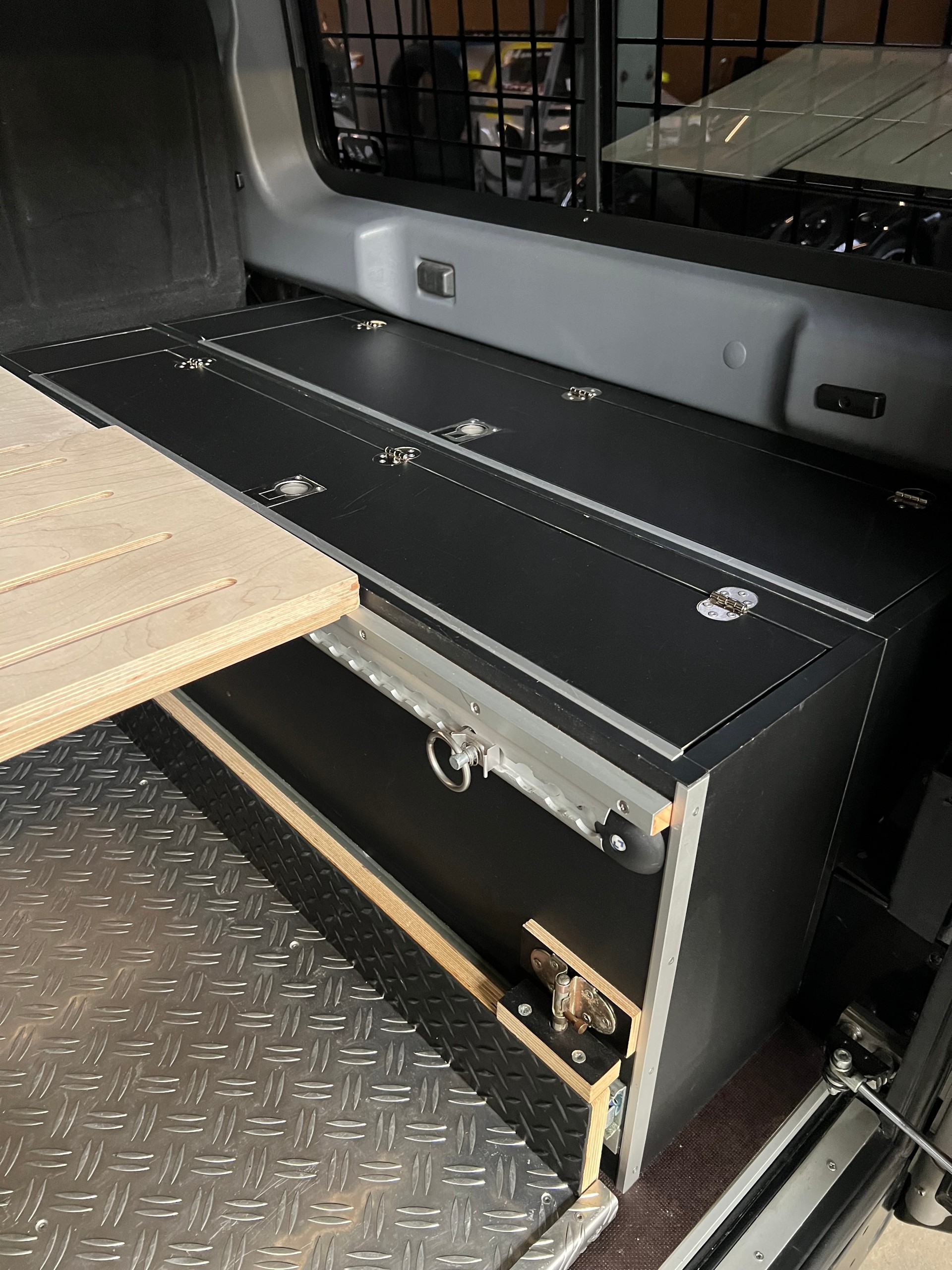 LAND ROVER Defender 110 2.2 TD4 Station Wagon SE-image-11
