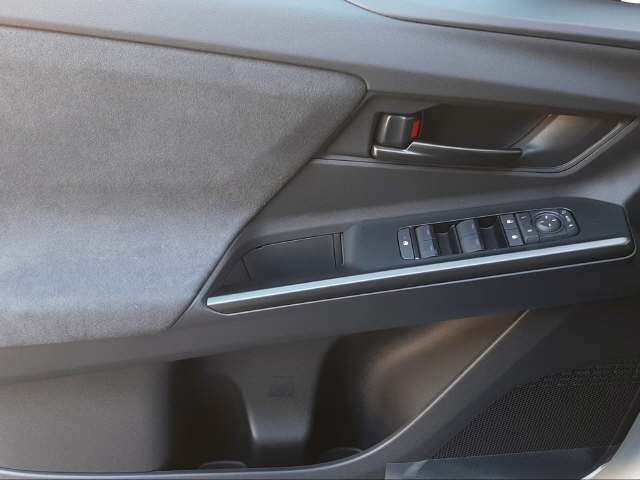 TOYOTA C-HR+ Premium AWD-image-15