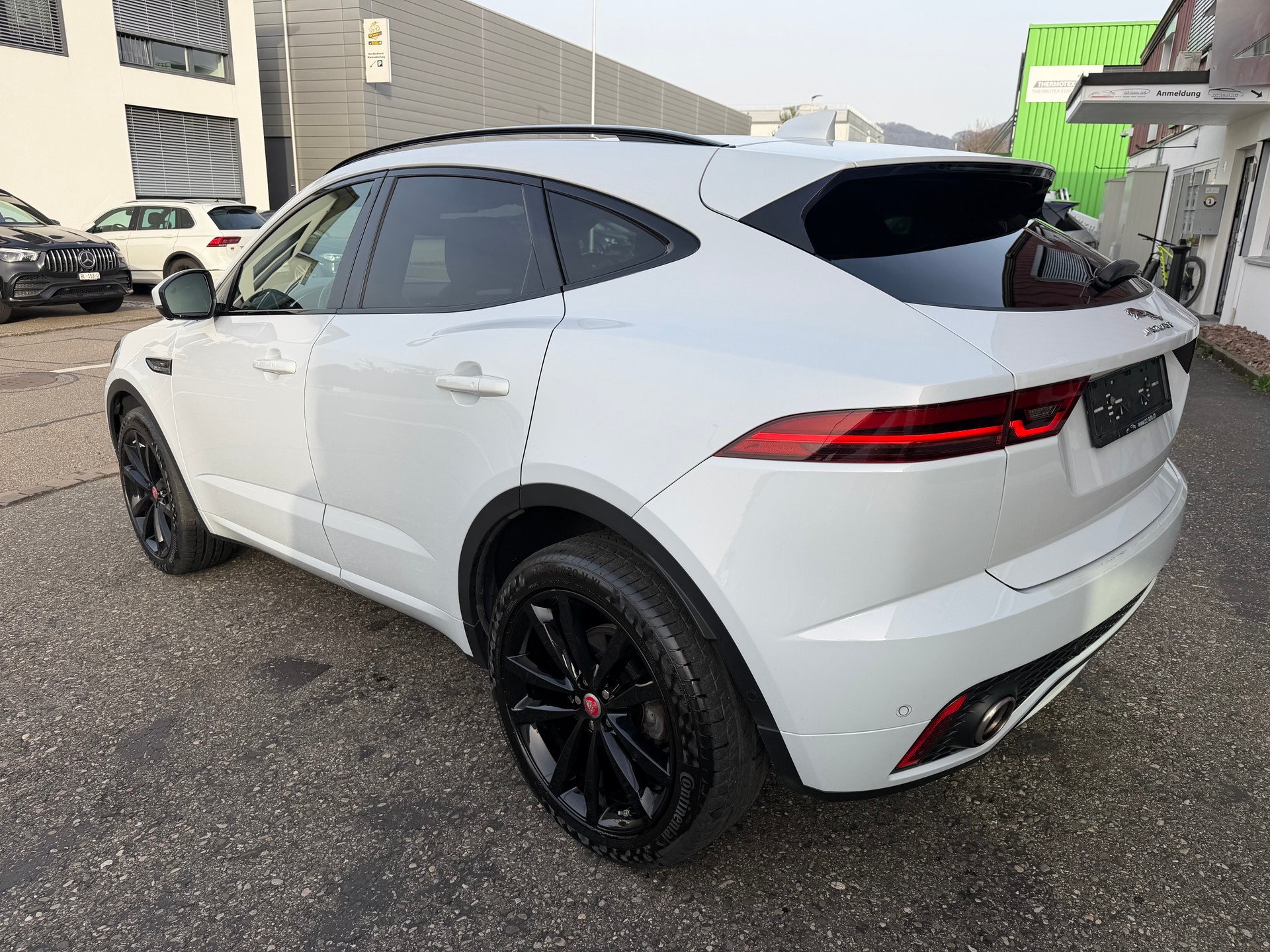 JAGUAR E-Pace 2.0d D240 R-Dynamic SE AWD Automatik-showroom-element-2