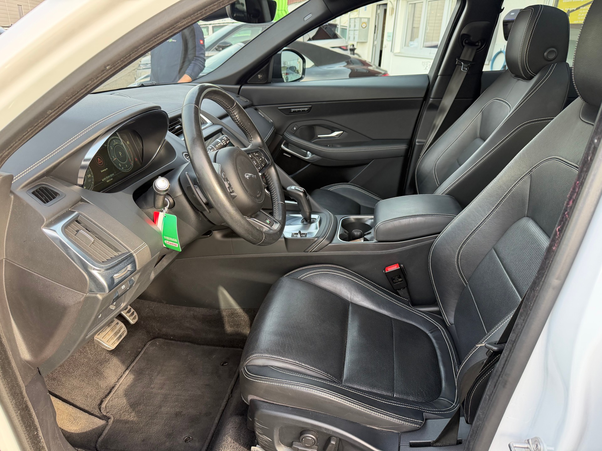 JAGUAR E-Pace 2.0d D240 R-Dynamic SE AWD Automatik-image-8