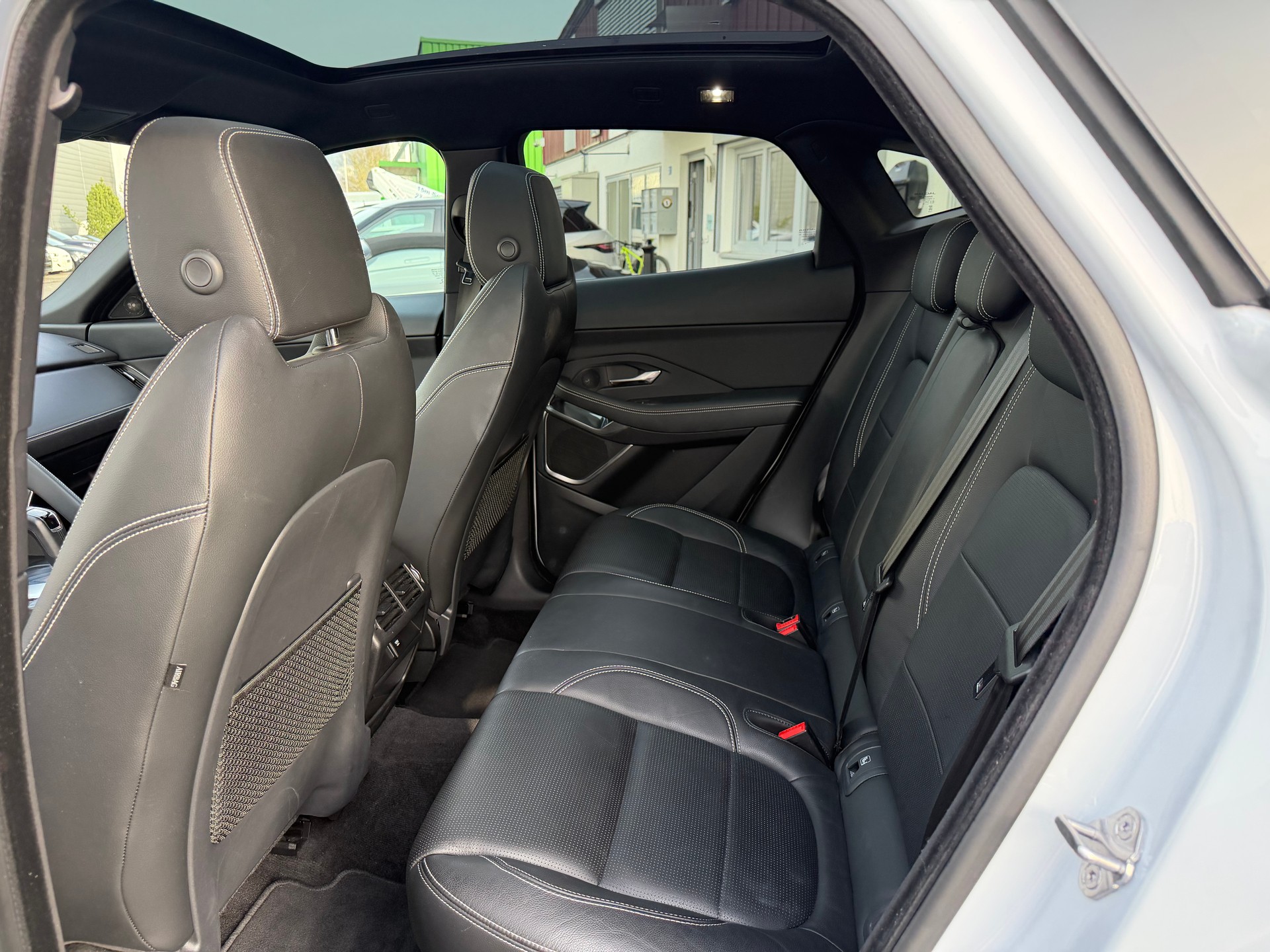 JAGUAR E-Pace 2.0d D240 R-Dynamic SE AWD Automatik-image-11