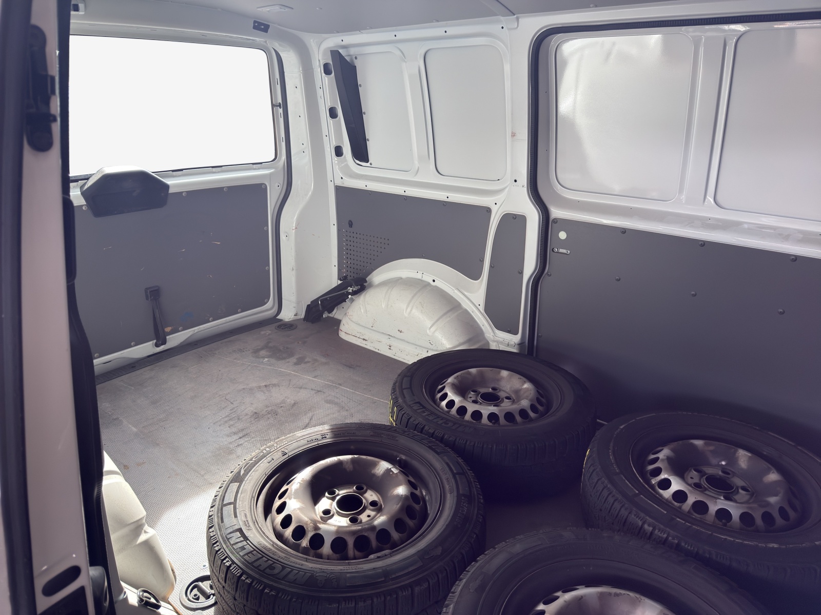 VW T6.1 2.0 TDI 4Motion-image-15