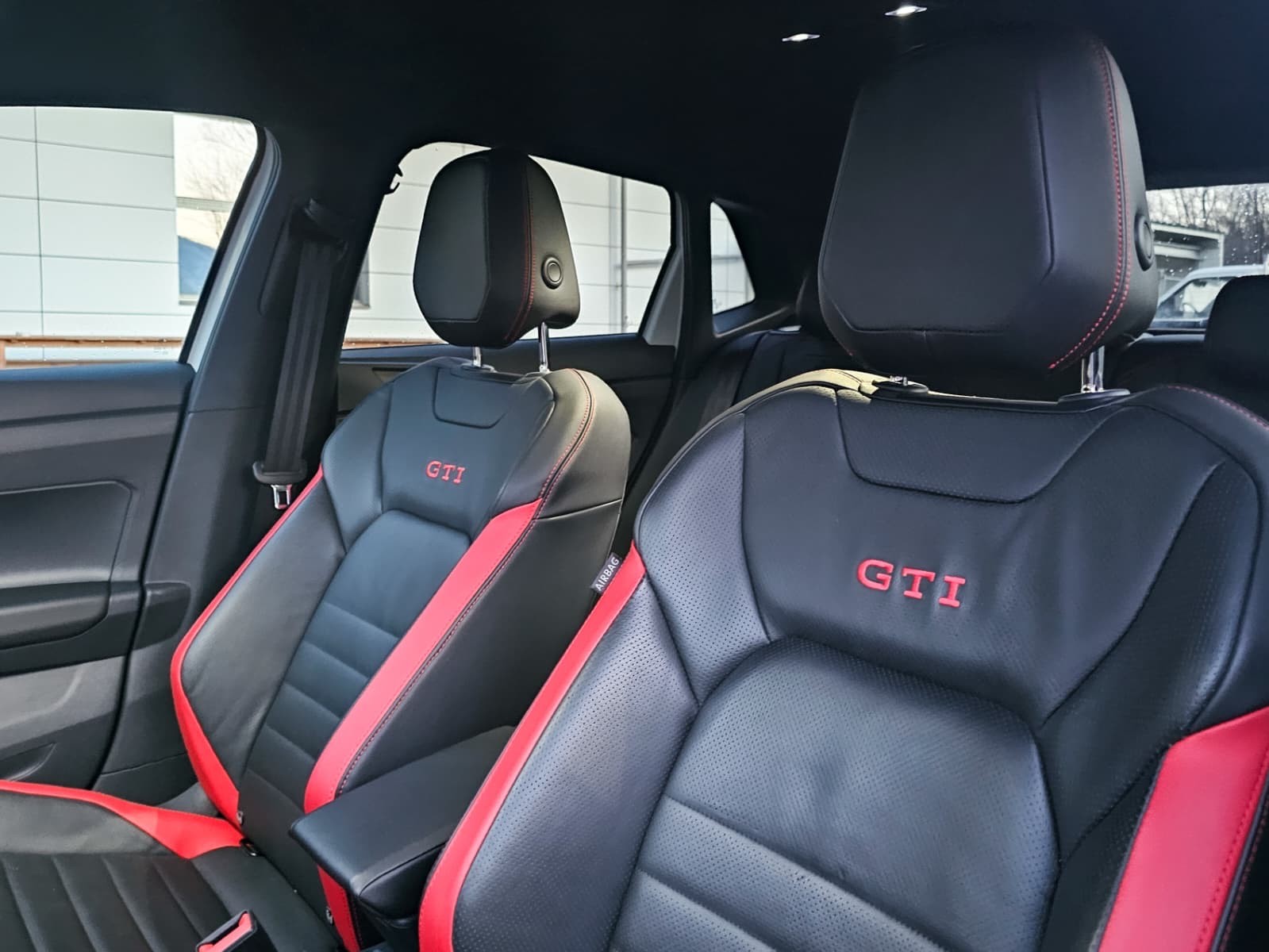 VW Polo 2.0 TSI GTI Edition 25 DSG-image-4