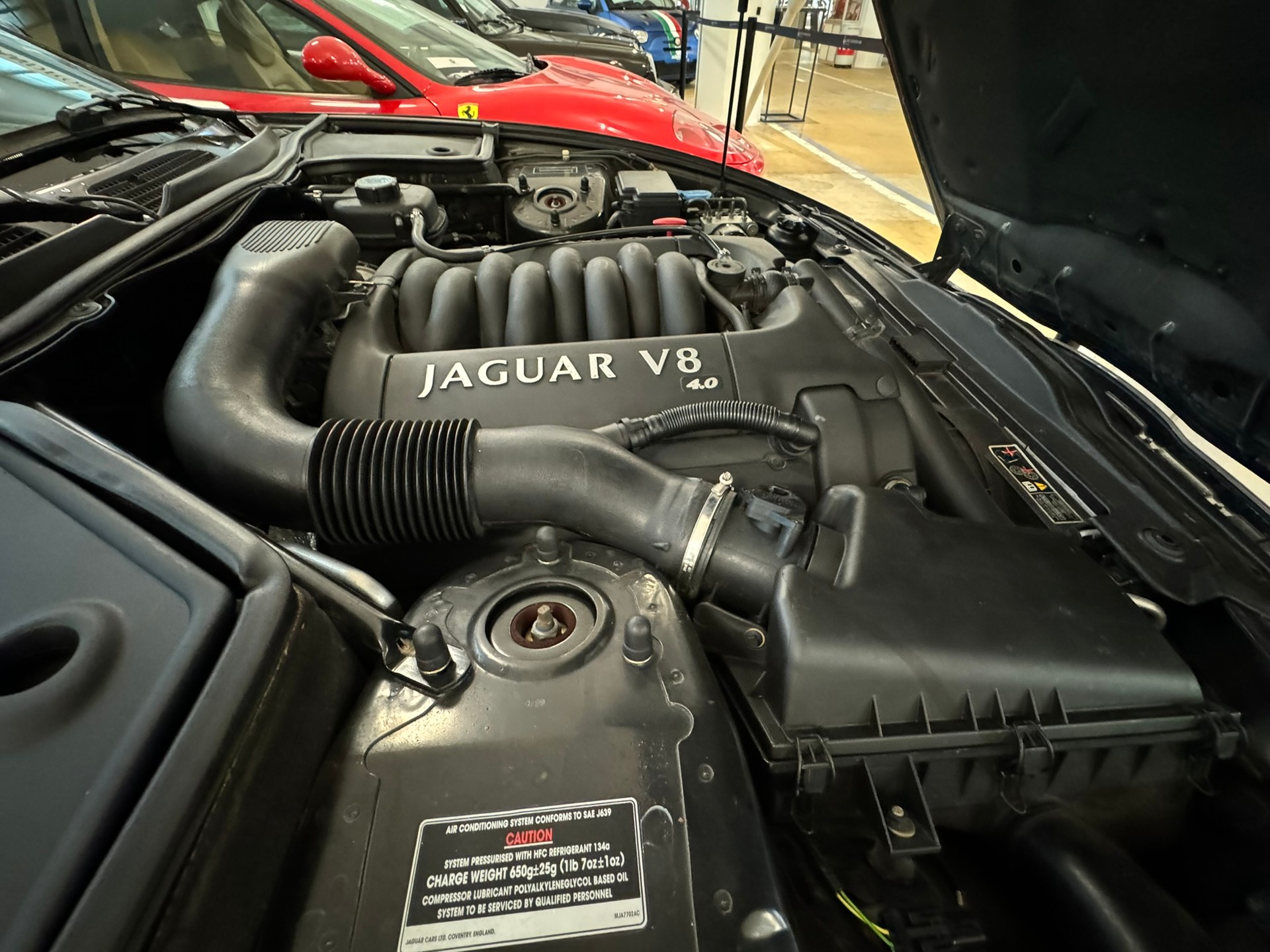 JAGUAR XK8 Convertible 4.0-image-27