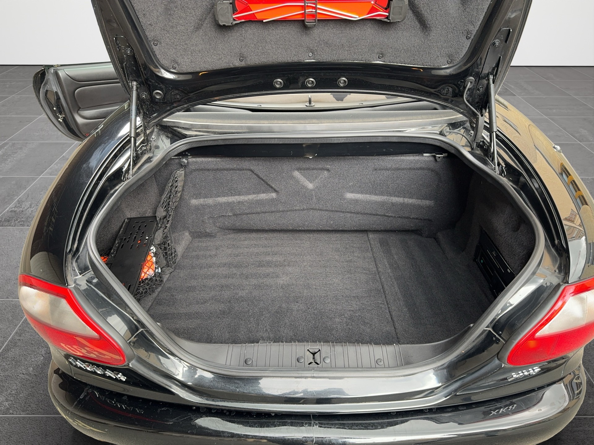 JAGUAR XK8 Convertible 4.0-image-22