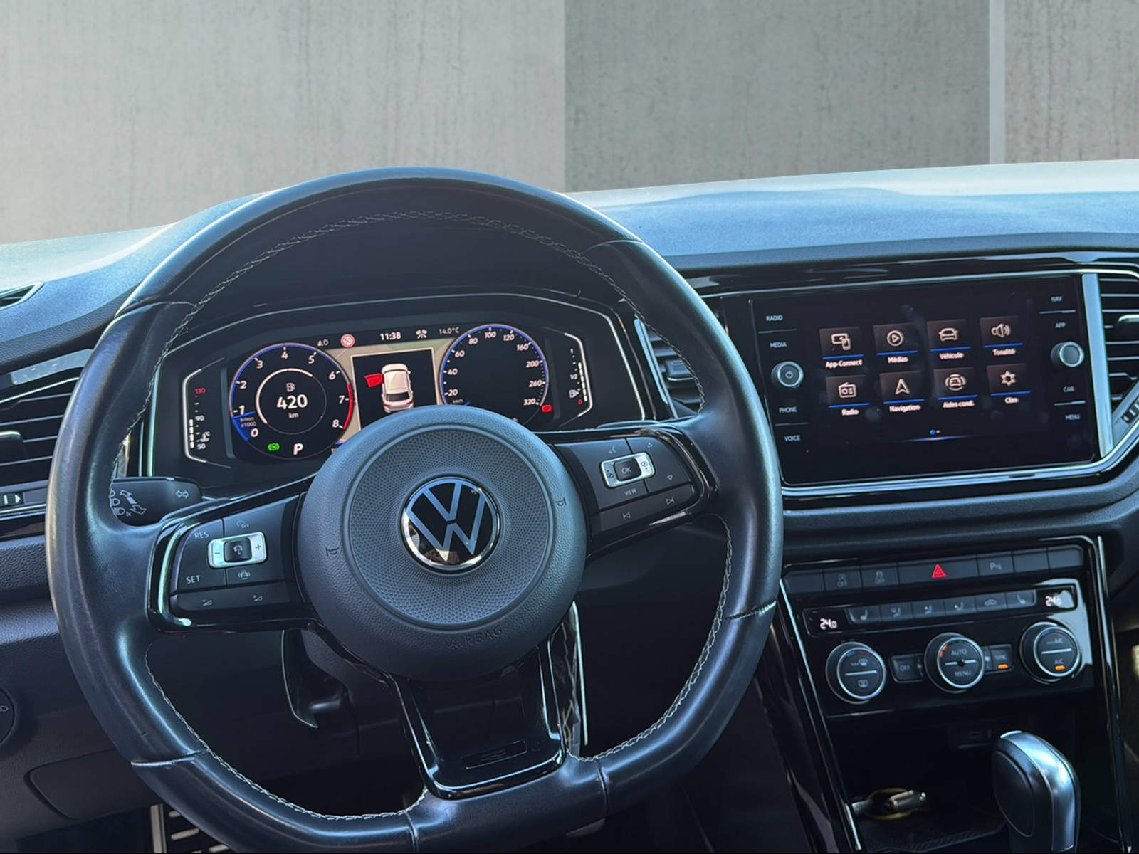 VW T-Roc 2.0 TSI R DSG 4Motion-image-3