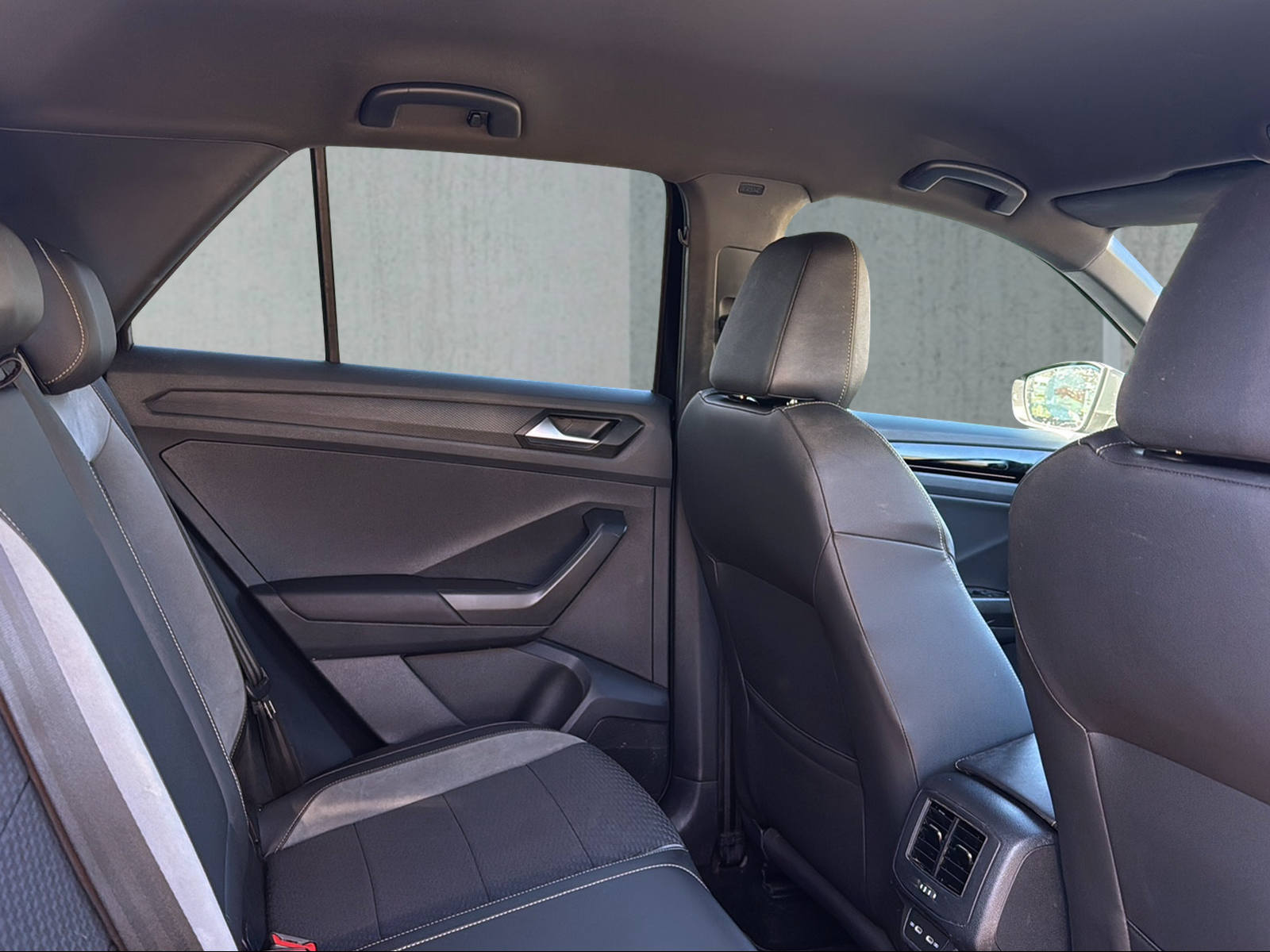 VW T-Roc 2.0 TSI R DSG 4Motion-image-7
