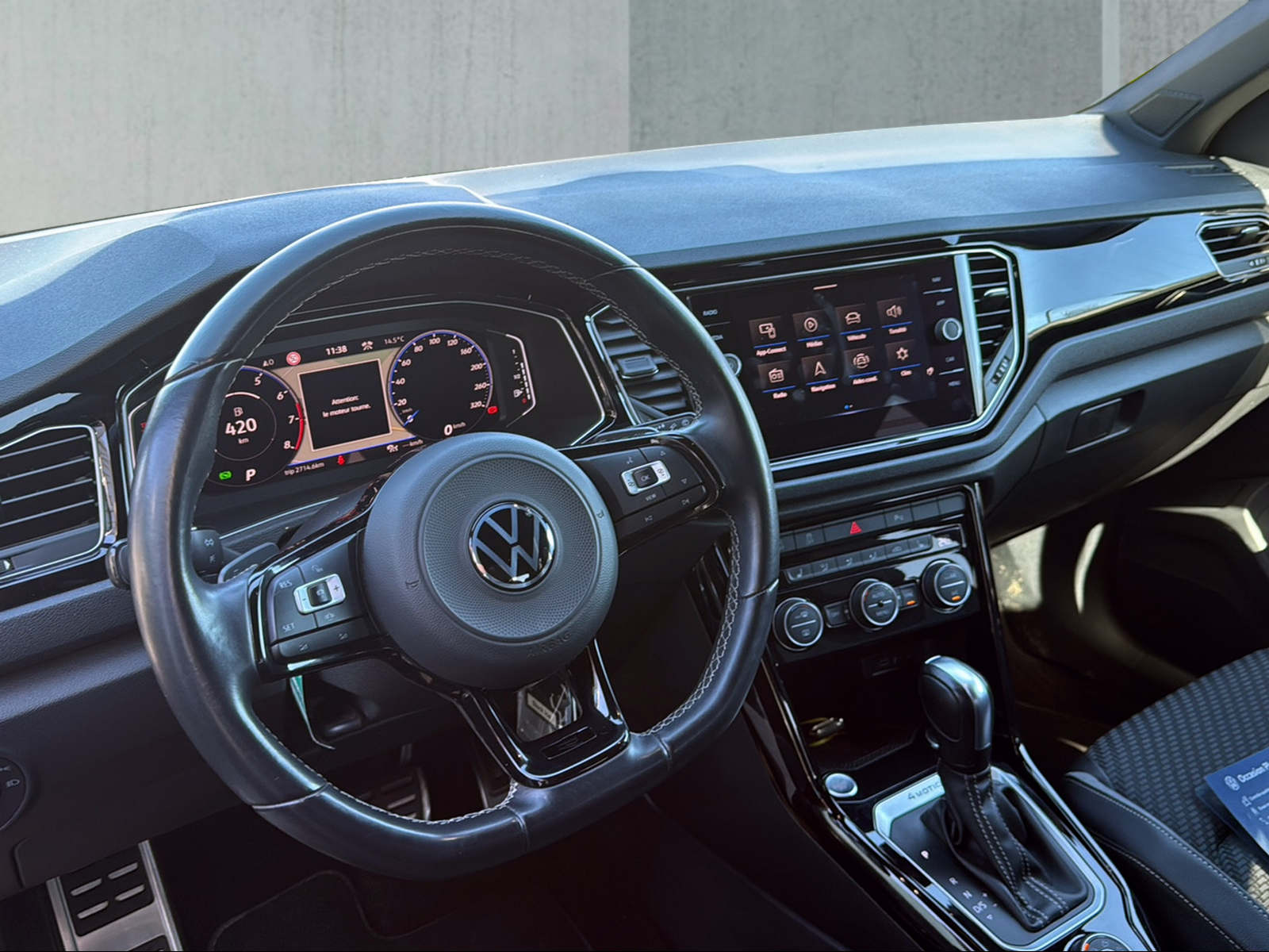 VW T-Roc 2.0 TSI R DSG 4Motion-image-2