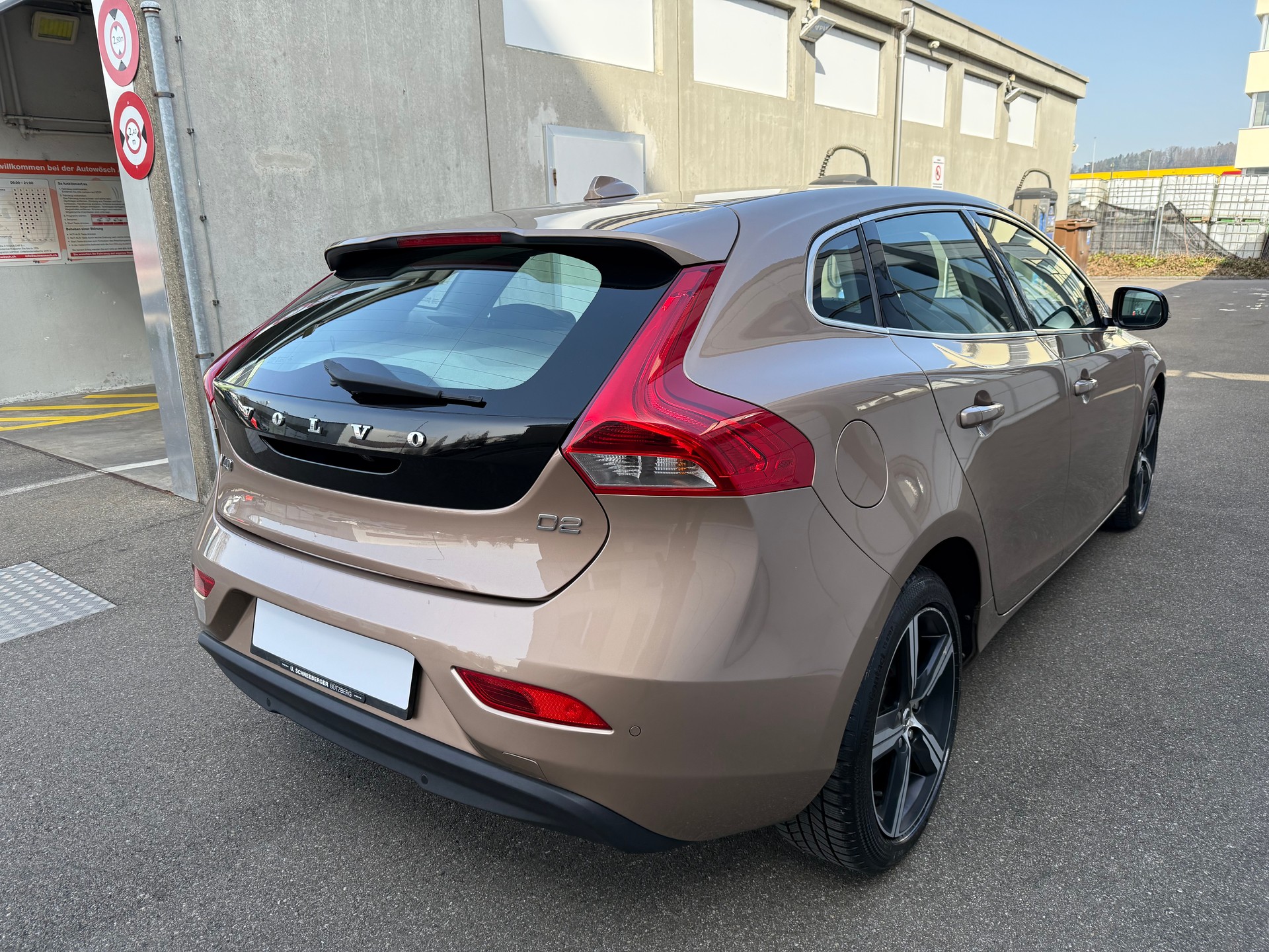 VOLVO V40 D2 Momentum **CH Fahrzeug *Ein neuer Dieselpartikelfilter (DPF) *Tempomat *Frisch ab MFK *Lederausstattung *Sitzheizung-image-3