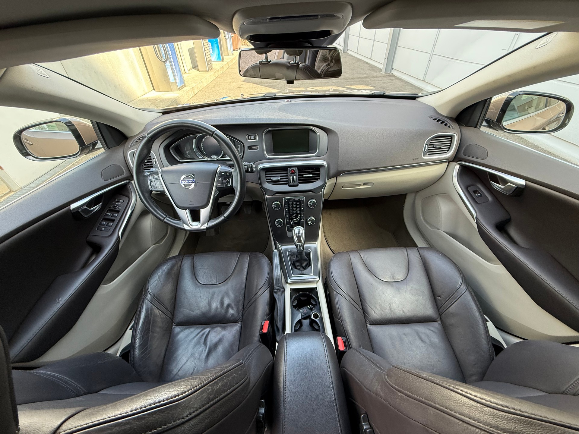 VOLVO V40 D2 Momentum **CH Fahrzeug *Ein neuer Dieselpartikelfilter (DPF) *Tempomat *Frisch ab MFK *Lederausstattung *Sitzheizung-image-8