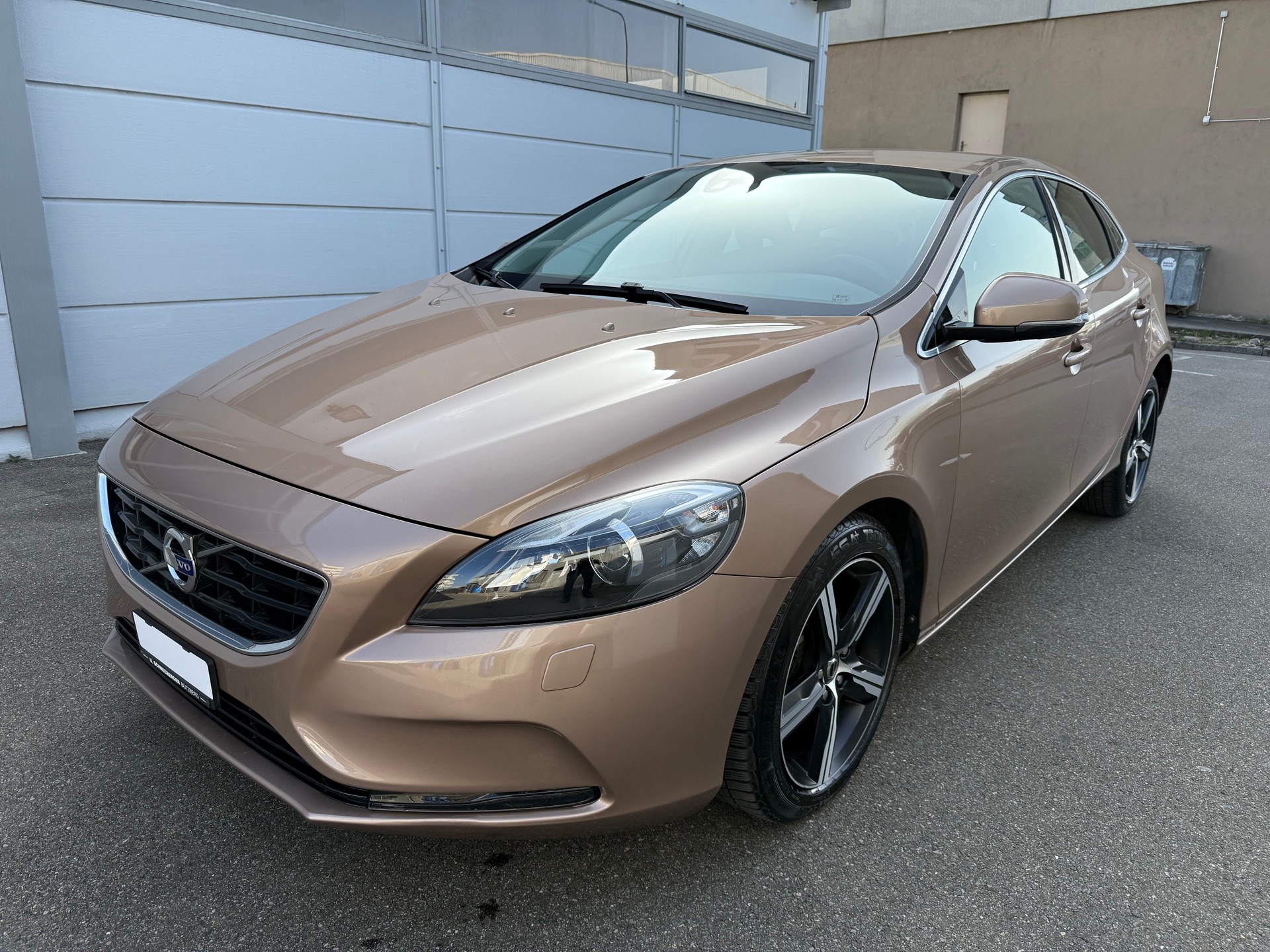 VOLVO V40 D2 Momentum **CH Fahrzeug *Ein neuer Dieselpartikelfilter (DPF) *Tempomat *Frisch ab MFK *Lederausstattung *Sitzheizung-image-0