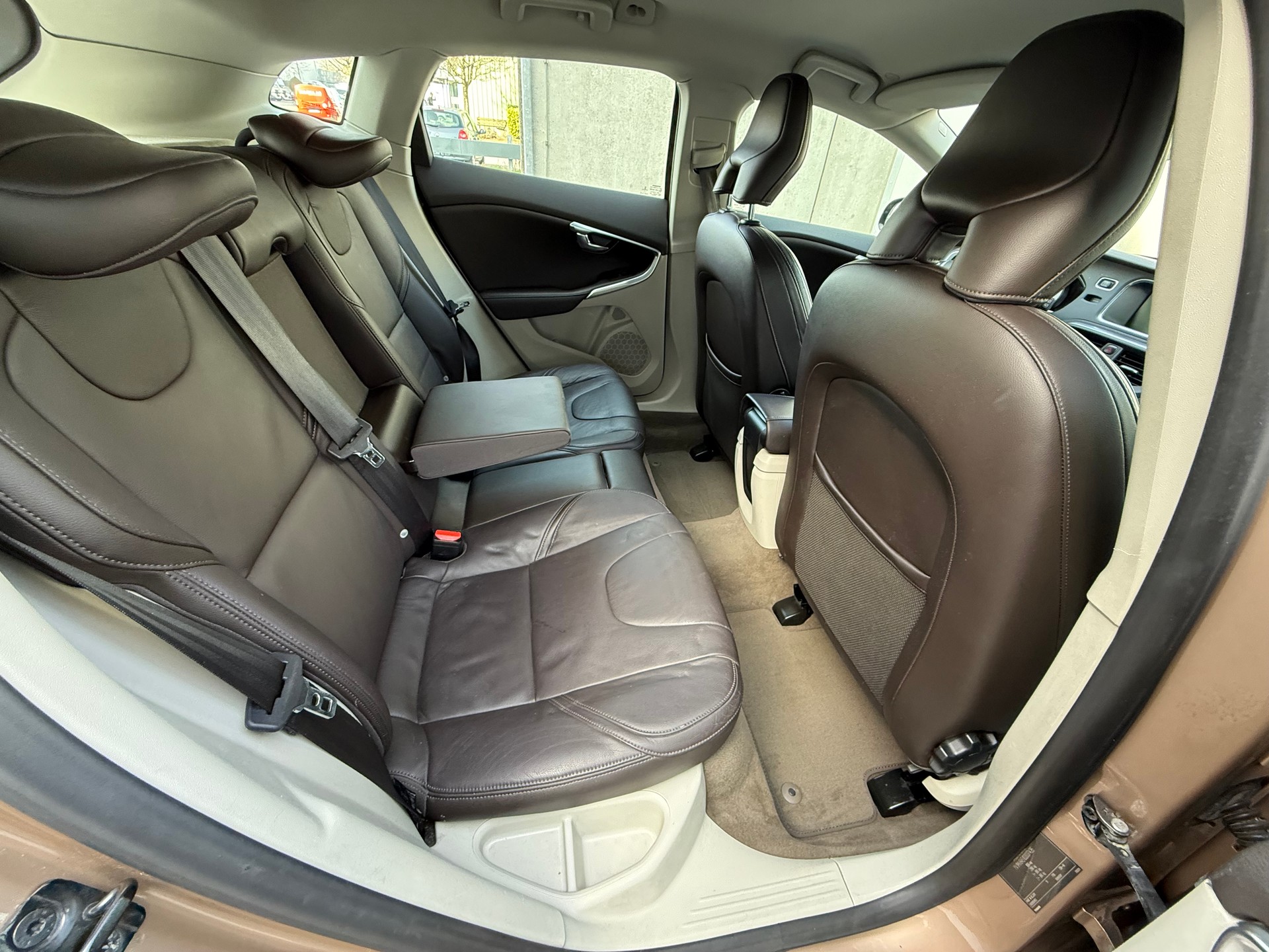 VOLVO V40 D2 Momentum **CH Fahrzeug *Ein neuer Dieselpartikelfilter (DPF) *Tempomat *Frisch ab MFK *Lederausstattung *Sitzheizung-image-13