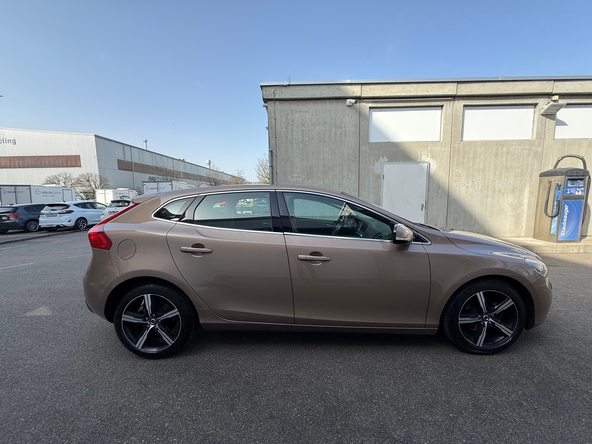VOLVO V40 D2 Momentum **CH Fahrzeug *Ein neuer Dieselpartikelfilter (DPF) *Tempomat *Frisch ab MFK *Lederausstattung *Sitzheizung-image-2