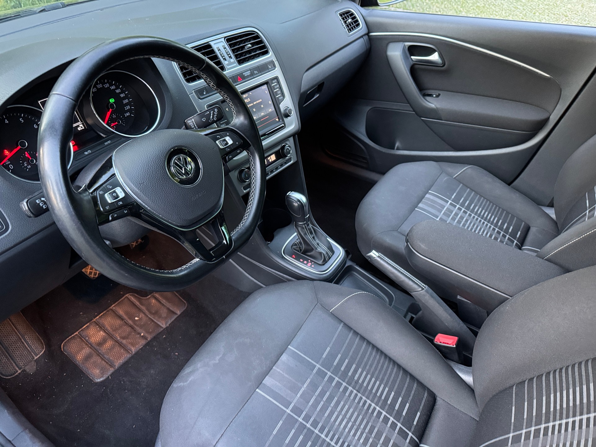 VW Polo 1.2 TSI BMT Lounge DSG-image-2
