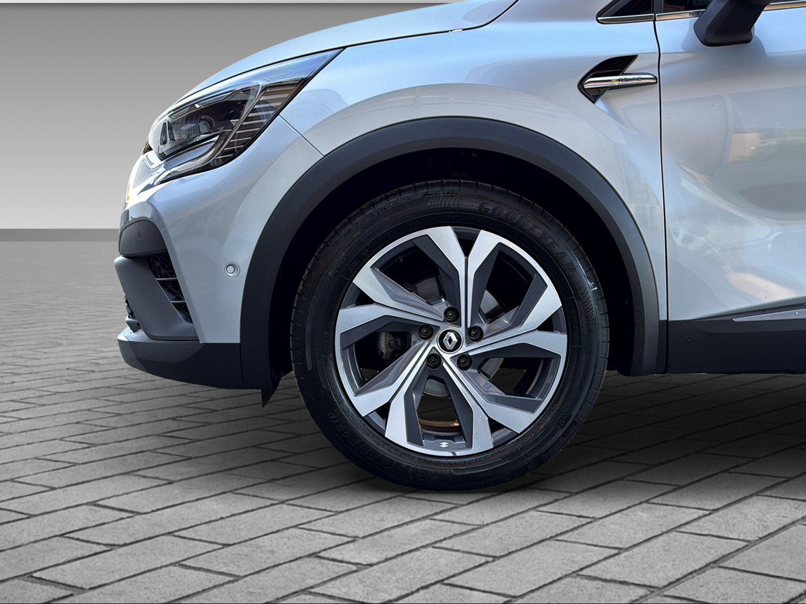 RENAULT Captur 1.3 TCe 160 R.S. Line EDC-showroom-element-3