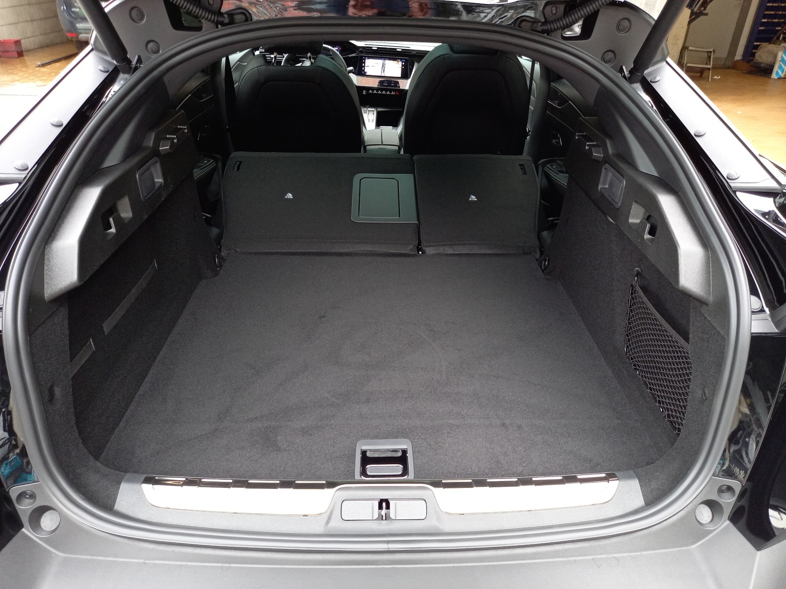 PEUGEOT 408 1.6 PHEV 180 GT-image-13