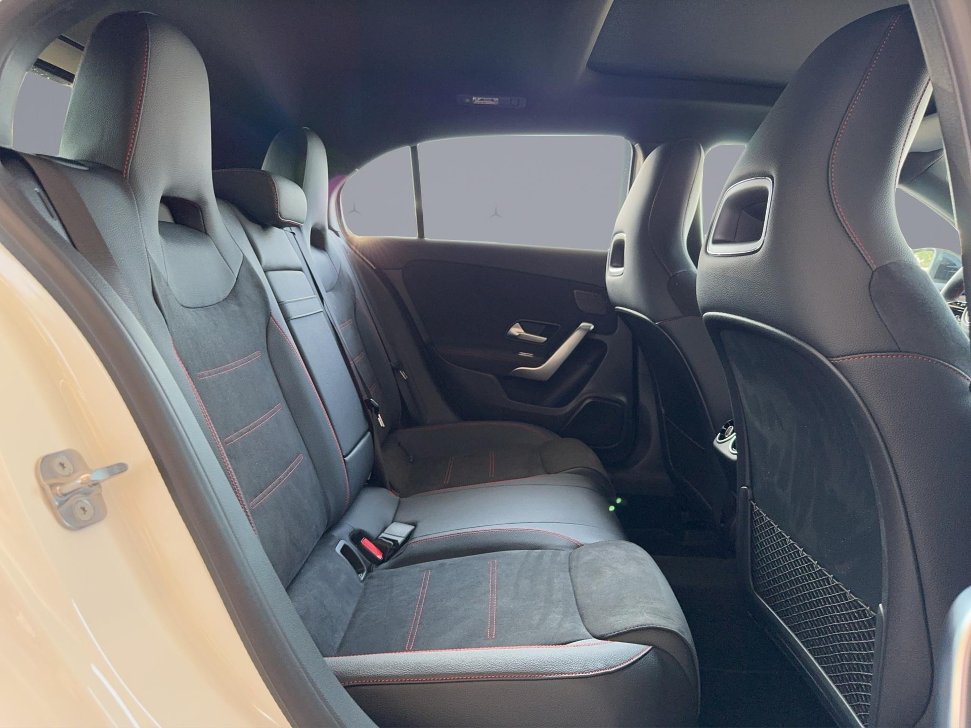 MERCEDES-BENZ A 250 AMG Line 4m-image-16
