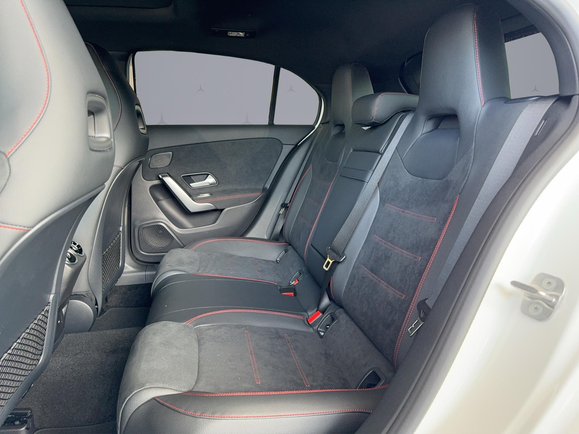 MERCEDES-BENZ A 250 AMG Line 4m-image-11