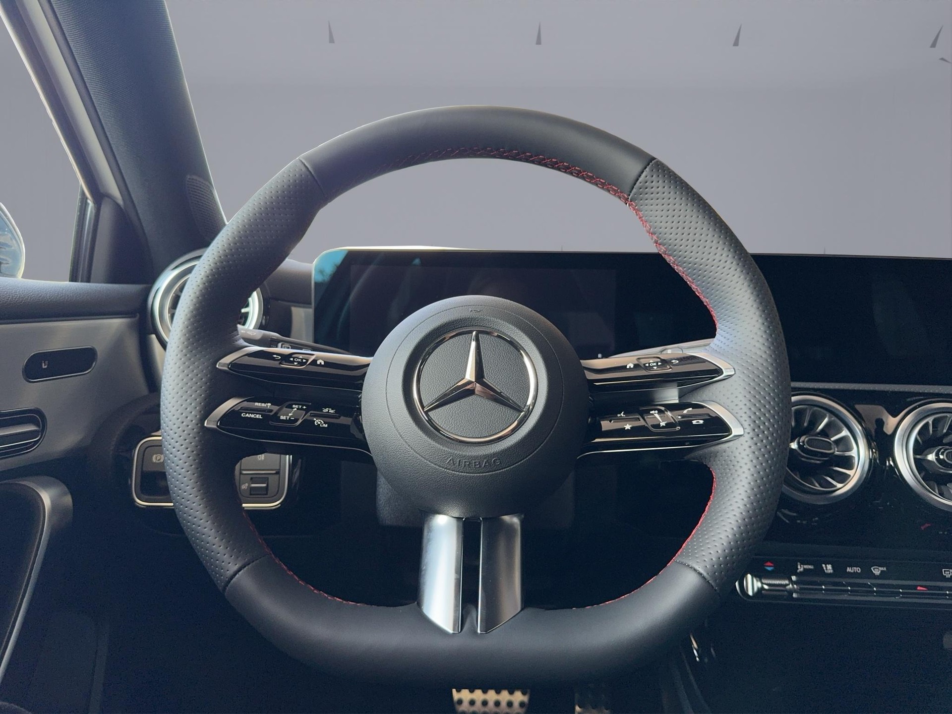 MERCEDES-BENZ A 250 AMG Line 4m-image-9