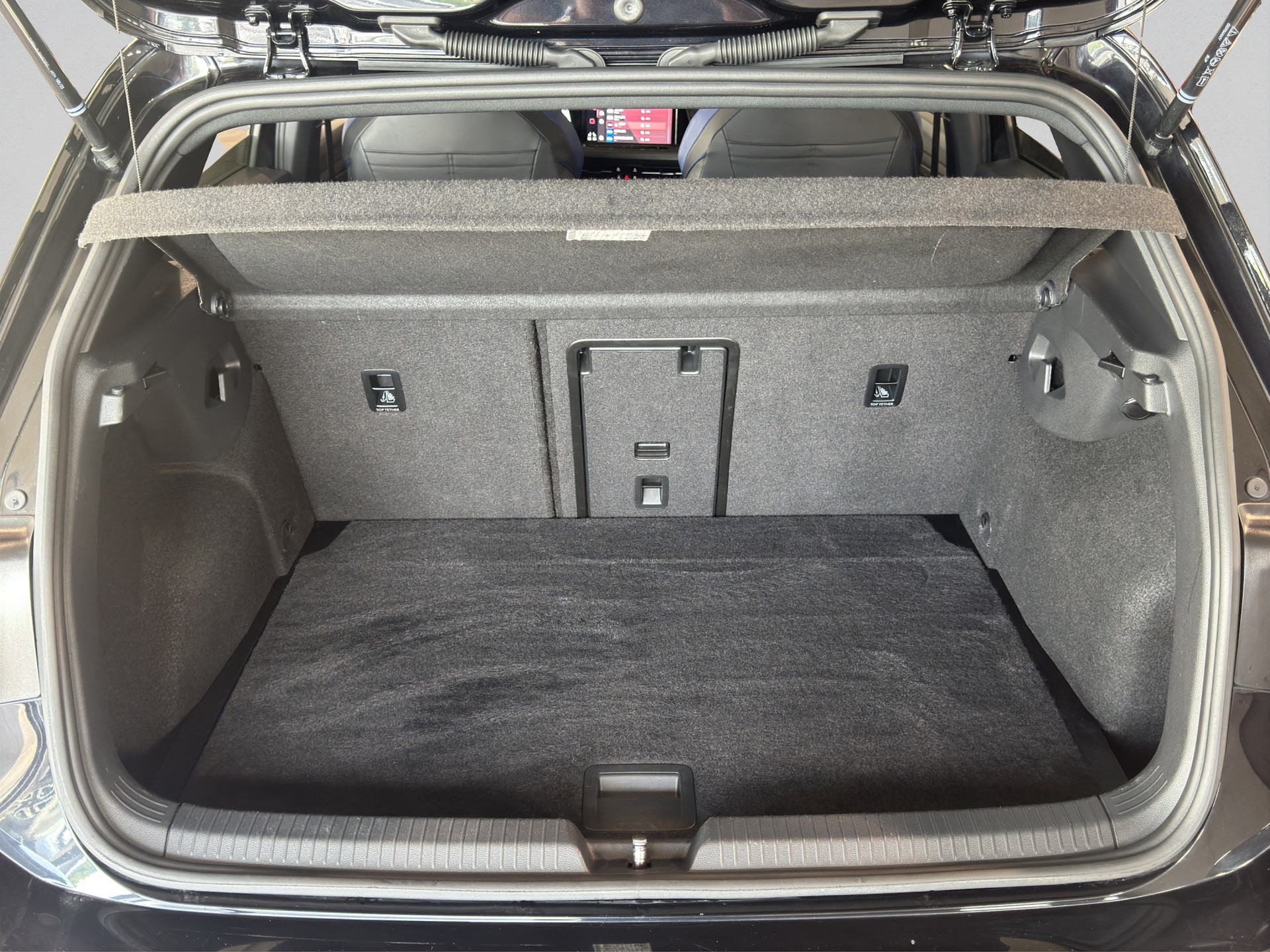 VW Golf 2.0 TSI R DSG 4Motion R Performance-image-24