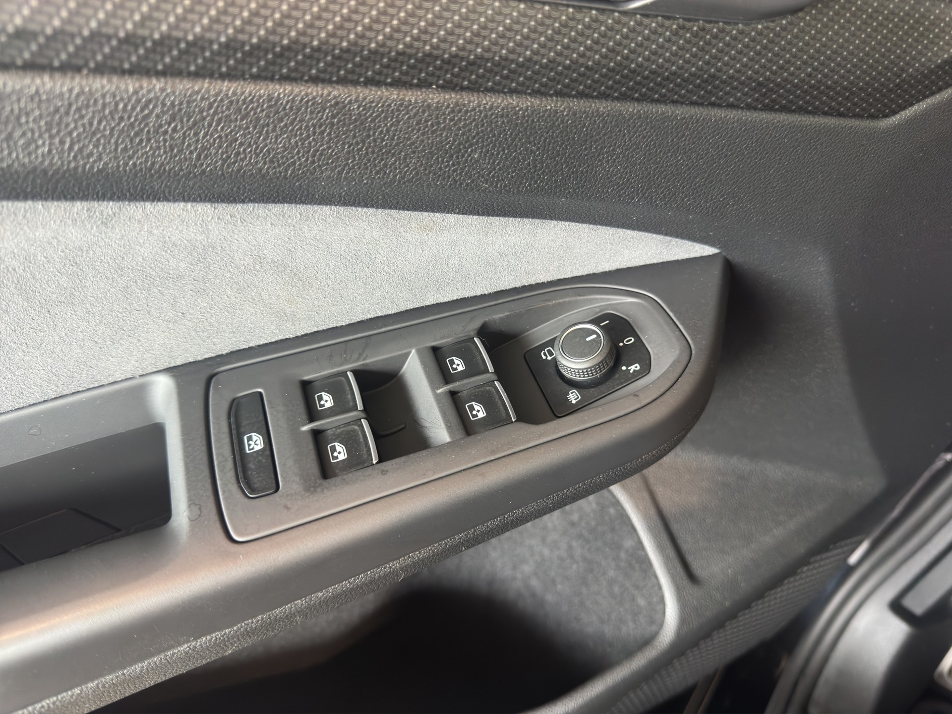 VW Golf 2.0 TSI R DSG 4Motion R Performance-image-10