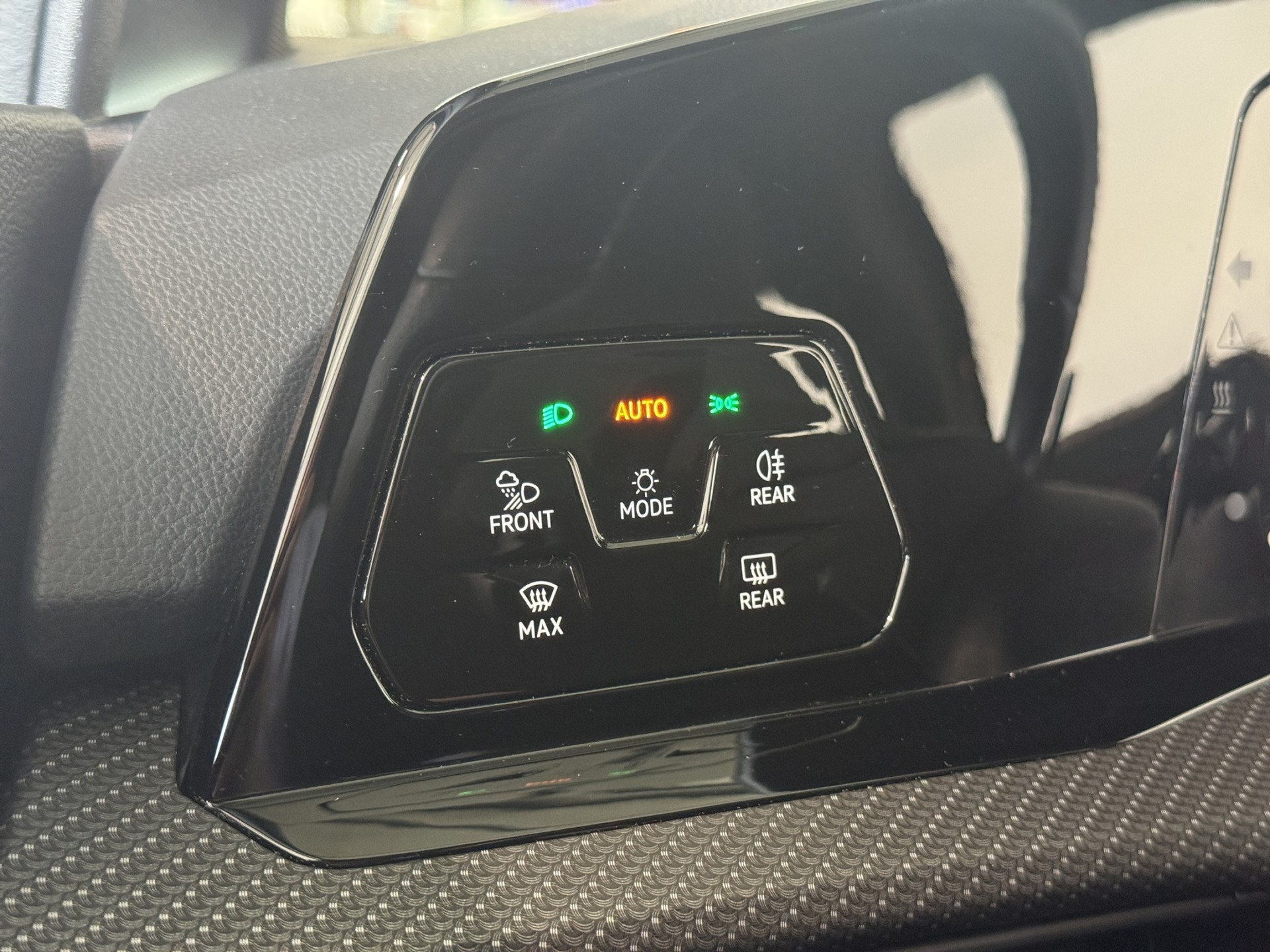 VW Golf 2.0 TSI R DSG 4Motion R Performance-image-20