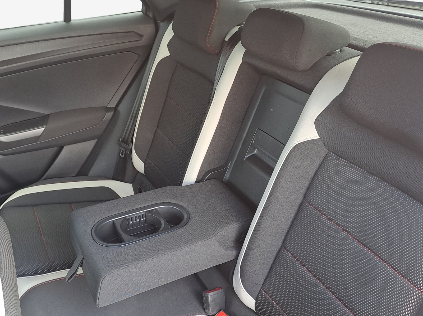 VW T-Roc 2.0 TSI Sport DSG 4Motion-image-11
