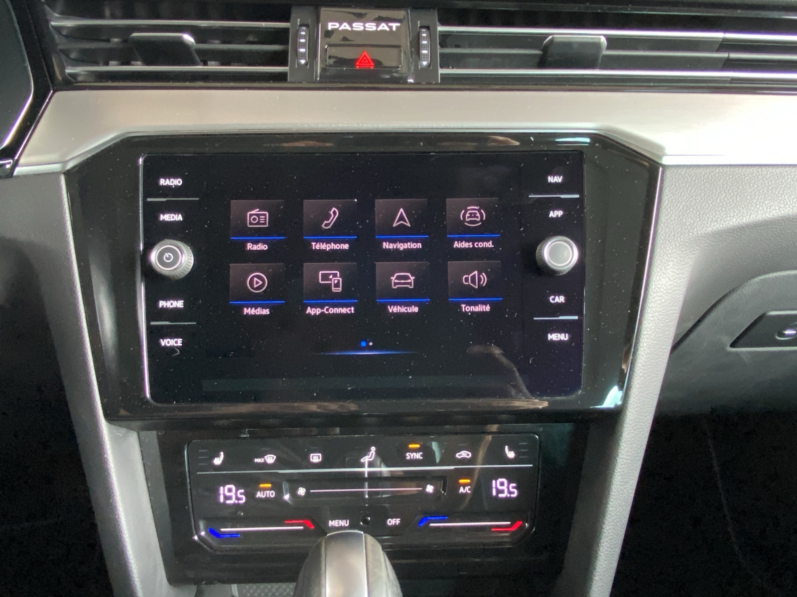 VW Passat 2.0 TDI BMT Elegance 4Motion DSG-image-14