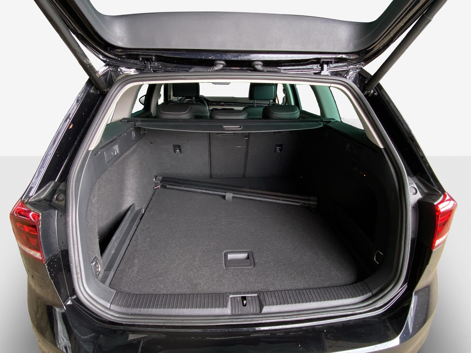 VW Passat 2.0 TDI BMT Elegance 4Motion DSG-image-12