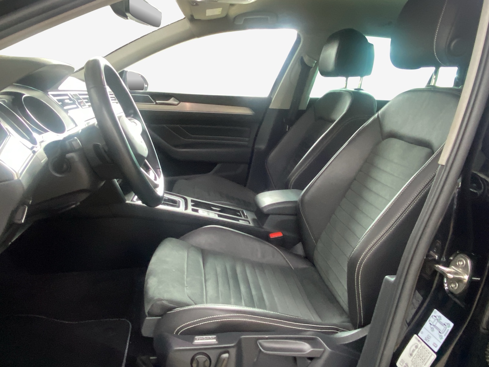 VW Passat 2.0 TDI BMT Elegance 4Motion DSG-image-7