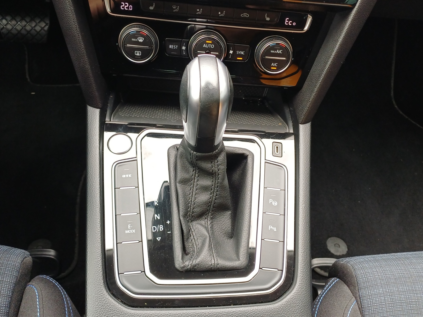 VW Passat Variant 1.4 TSI GTE Hybrid DSG-image-15