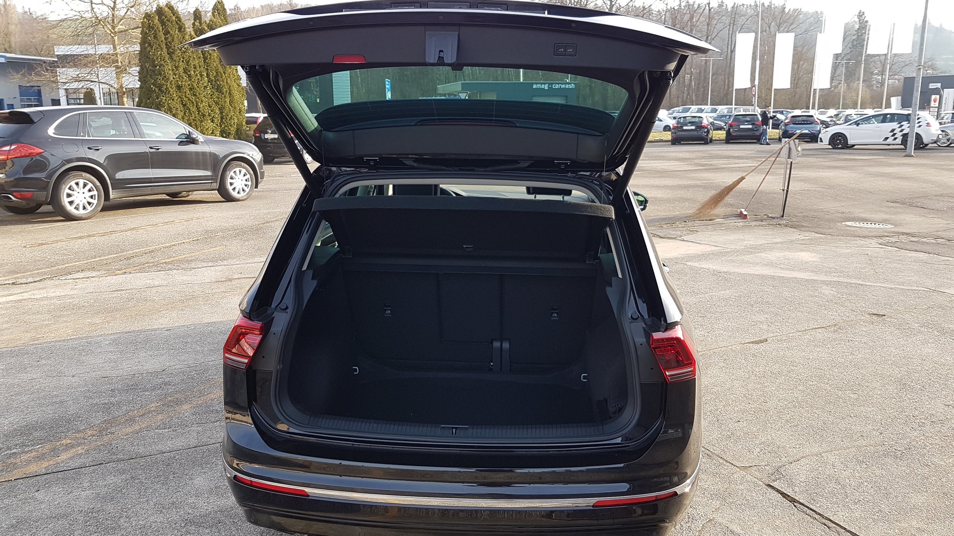 VW Tiguan 2.0 TDI SCR Highline 4Motion DSG-image-6