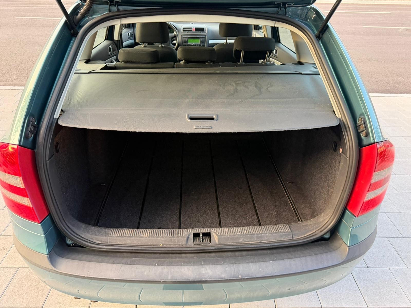 SKODA Octavia 1.9 TDI Adventure 4x4-image-9