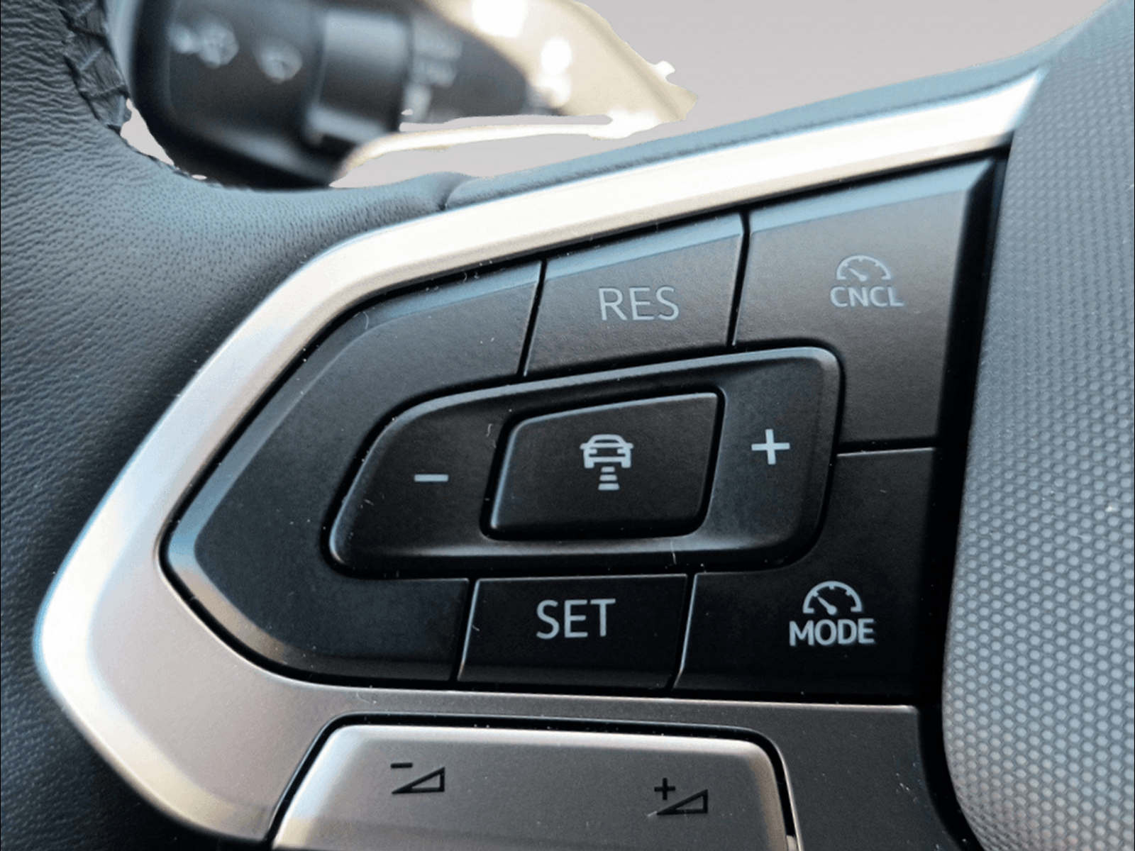 VW Tiguan LIFE 204PS / Vollhybrid / elektrische Reichweite bis 147Km (Stadt)-image-12