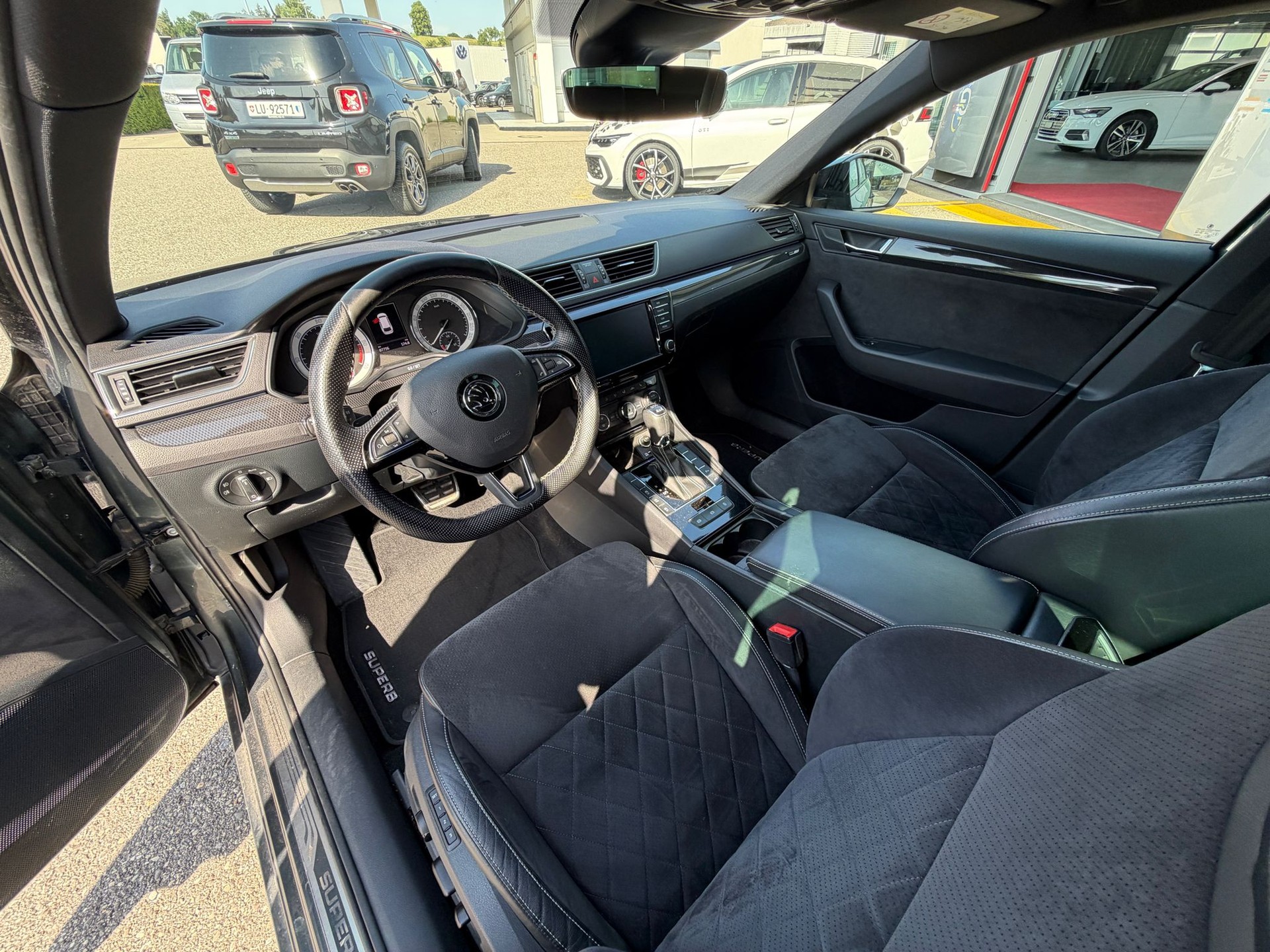 SKODA Superb Combi 2.0 TDi Sport Line 4x4 DSG-image-10