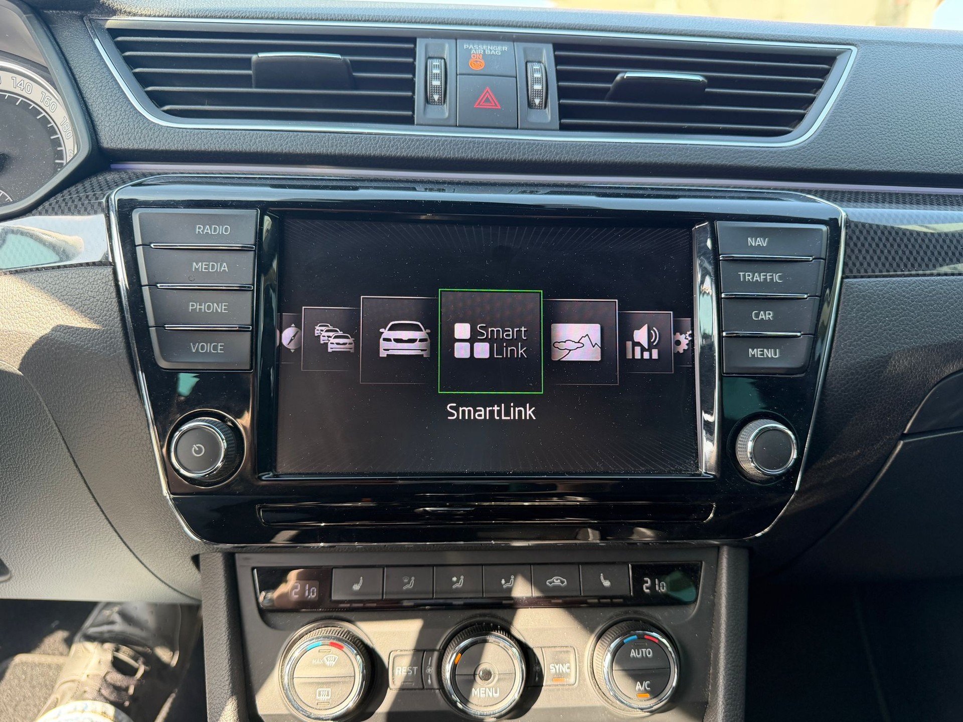 SKODA Superb Combi 2.0 TDi Sport Line 4x4 DSG-image-18