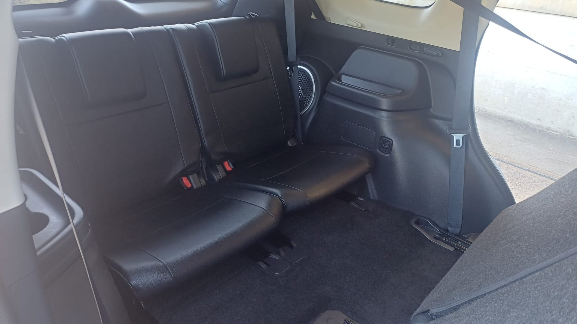 MITSUBISHI Outlander 2.2 DID Diamond Annivers. 4WD 7 Plätze Automatic-image-15