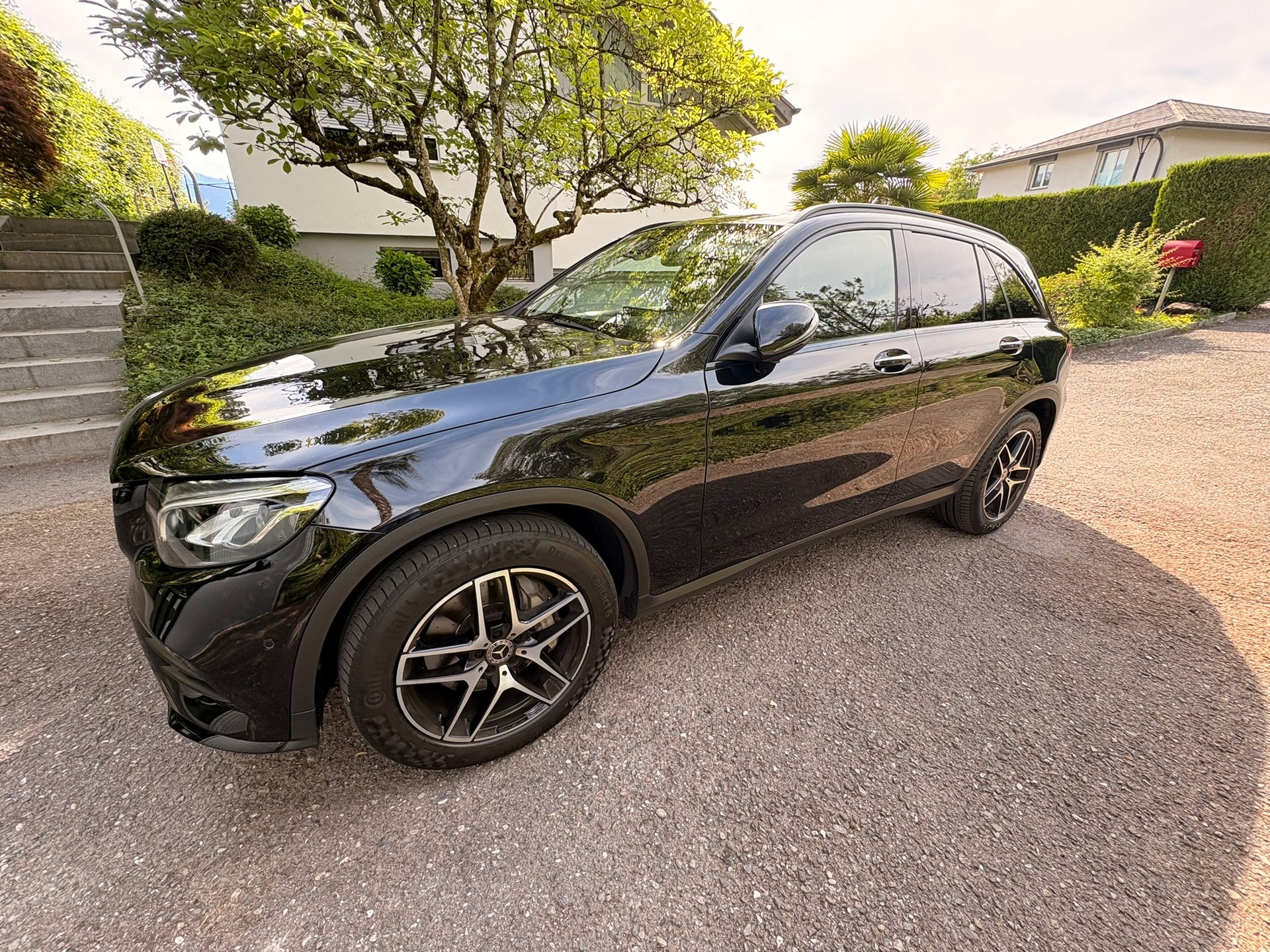 MERCEDES-BENZ GLC 250 AMG Line 4m-image-2