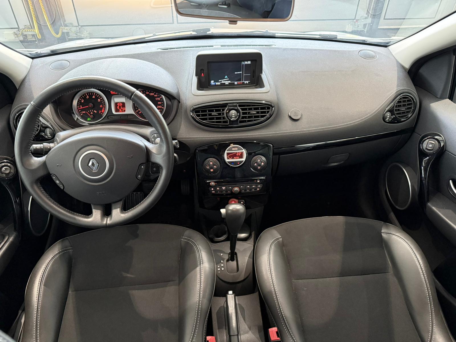 RENAULT Clio 1.6 16V Night&Day Automatic-image-9