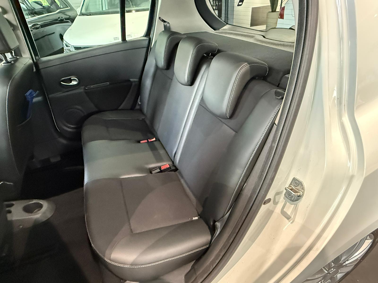 RENAULT Clio 1.6 16V Night&Day Automatic-image-8