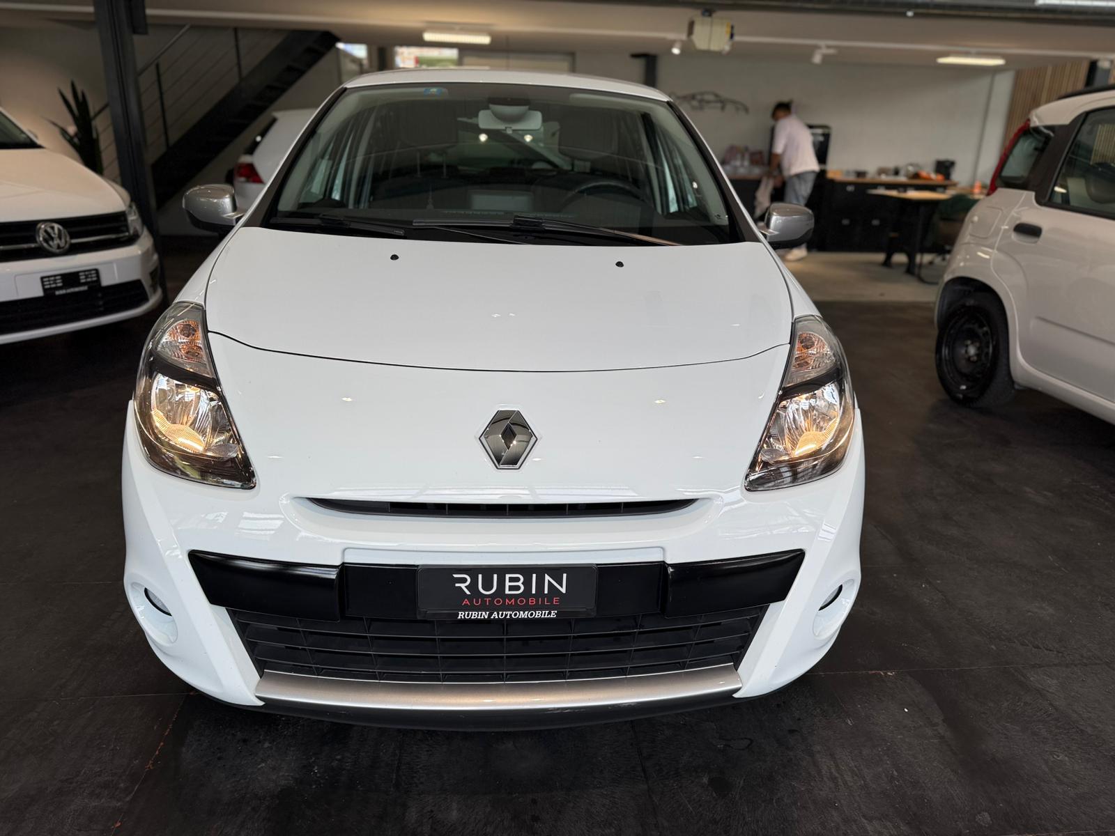 RENAULT Clio 1.6 16V Night&Day Automatic-image-6