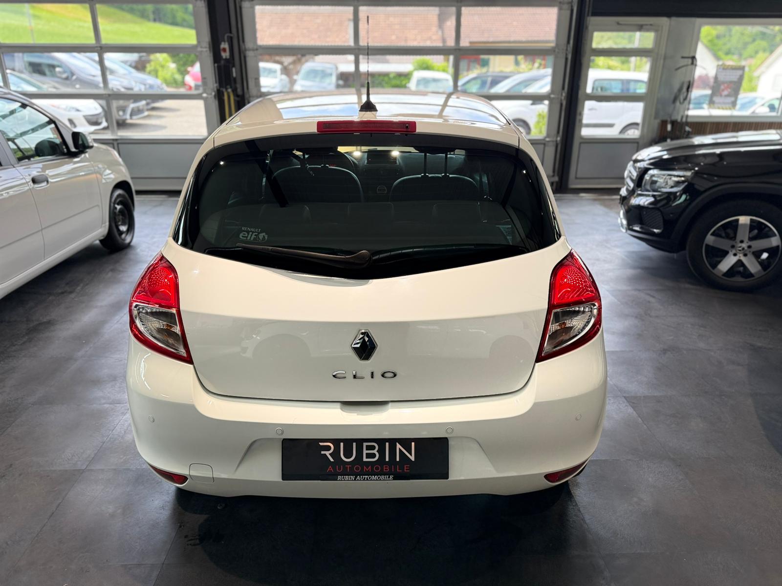 RENAULT Clio 1.6 16V Night&Day Automatic-showroom-element-2