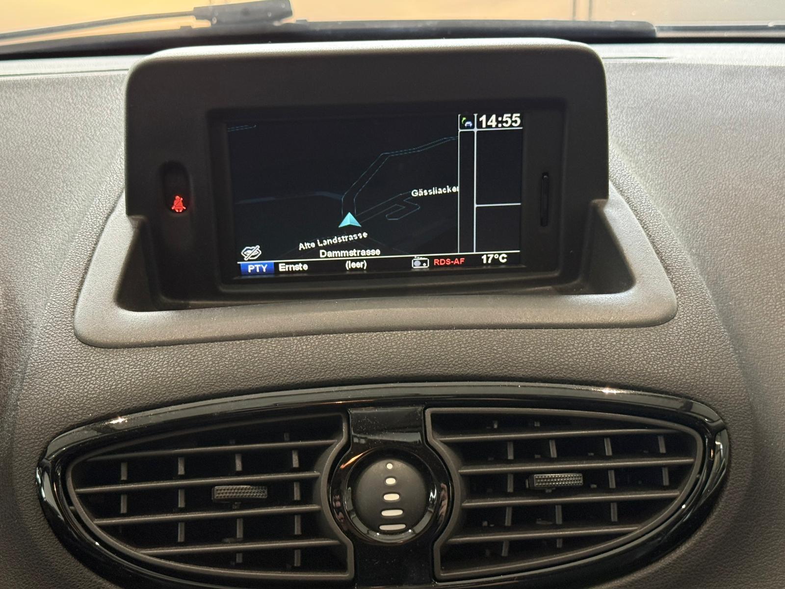RENAULT Clio 1.6 16V Night&Day Automatic-image-12