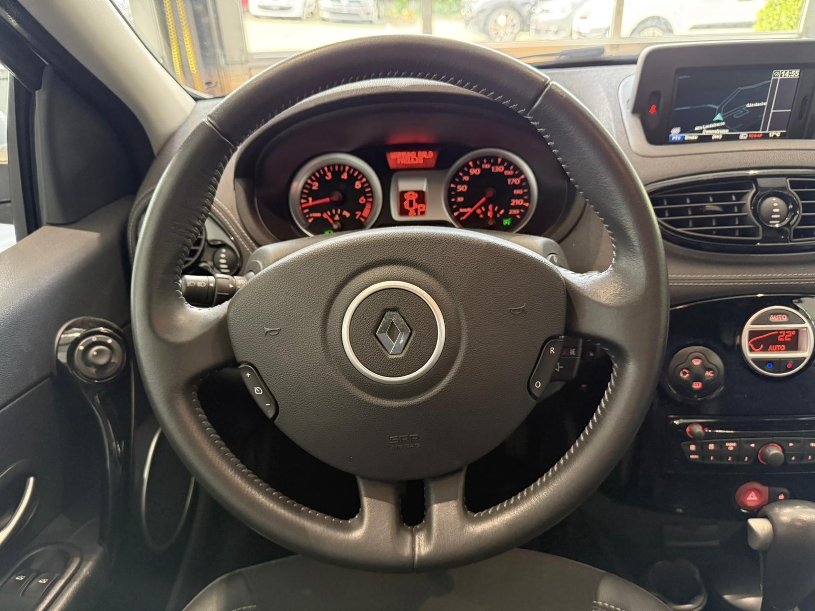 RENAULT Clio 1.6 16V Night&Day Automatic-image-11