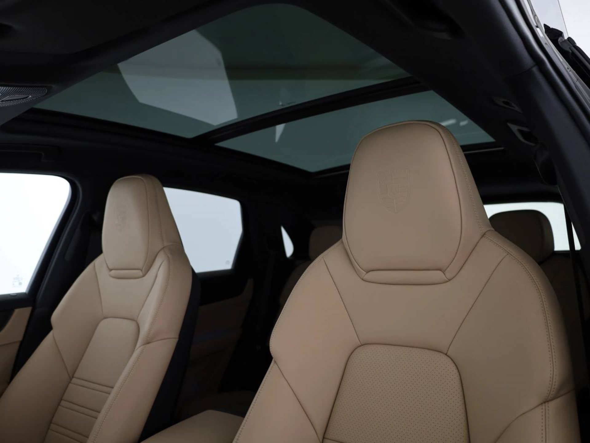 PORSCHE Cayenne E-Hybrid Black Edition-image-4