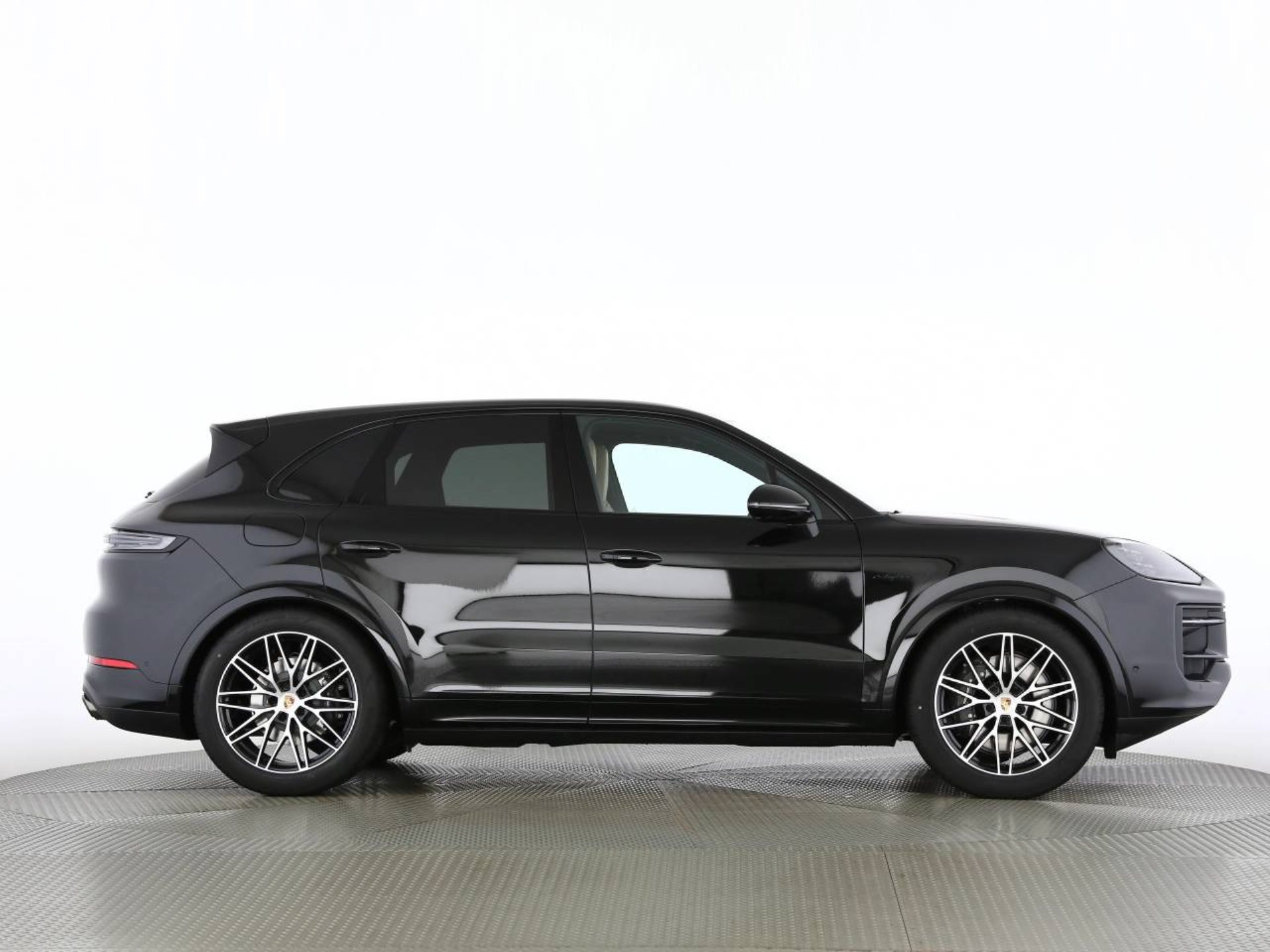 PORSCHE Cayenne E-Hybrid Black Edition-showroom-element-1